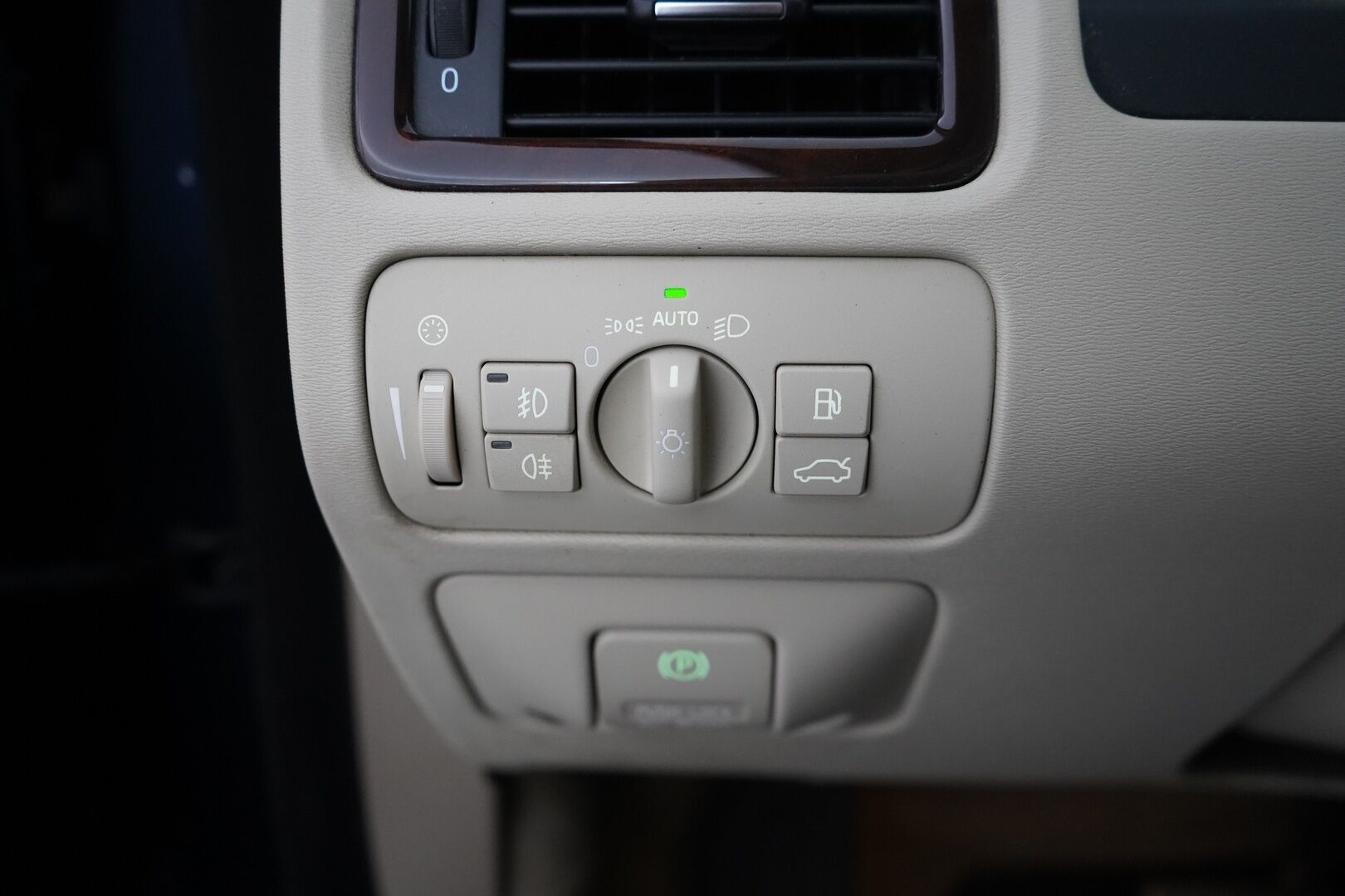 Volvo XC70 2012 D5 AWD Summum aut  *Webasto / ACC / Blis / Koukku / Navi / Kuskin penkki muistilla / Kaistavahti* - Kahdet alumiinivanteet hyvillä Nokia renkailla! / Särmä huoltohistoria ja viimeisin 02/25! / Juuri leimattu!