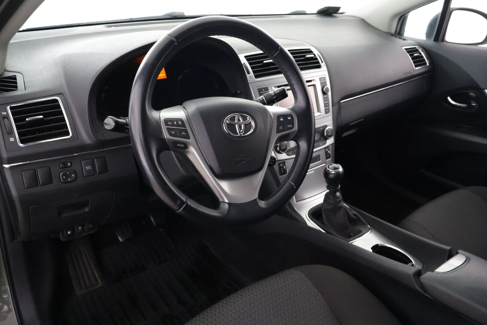 Toyota Avensis 2012 1,8 Valvematic Linea Sol Wagon - Suomi-auto | Lohkolämmitin sisäpistokkeella | P-Kamera | Bluetooth | 2x Renkaat alumiinivanteineen