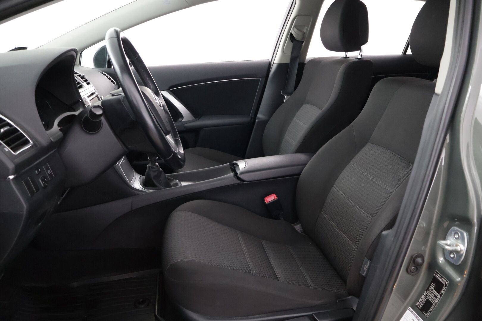 Toyota Avensis 2012 1,8 Valvematic Linea Sol Wagon - Suomi-auto | Lohkolämmitin sisäpistokkeella | P-Kamera | Bluetooth | 2x Renkaat alumiinivanteineen
