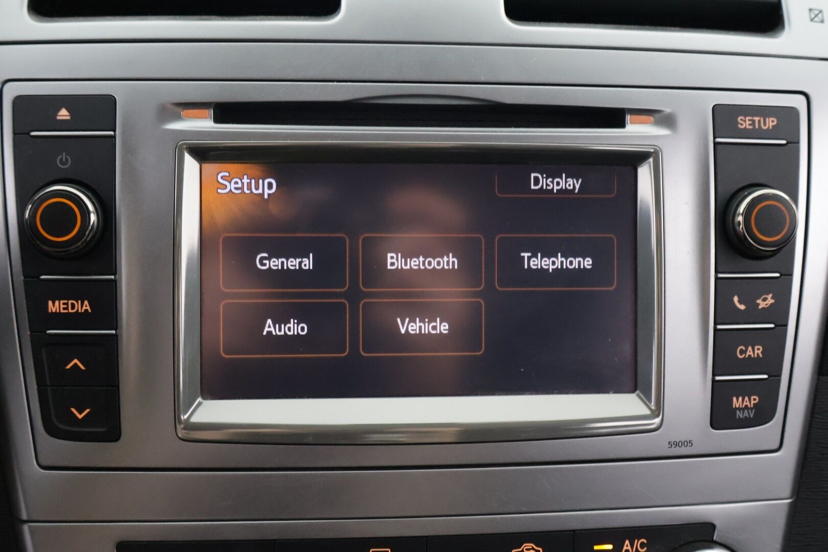 Toyota Avensis 2012 1,8 Valvematic Linea Sol Wagon - Suomi-auto | Lohkolämmitin sisäpistokkeella | P-Kamera | Bluetooth | 2x Renkaat alumiinivanteineen