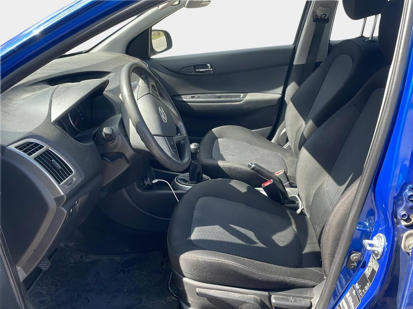 Hyundai i20 5d 2013 I20 1,2 5MT Classic* / Lohko / 2xRenkaat / Huoltokirja /- YritysOutlet - Myydään vain yrityksille - Pieni kulutus / lohkolämmitin / 2X Renkaat