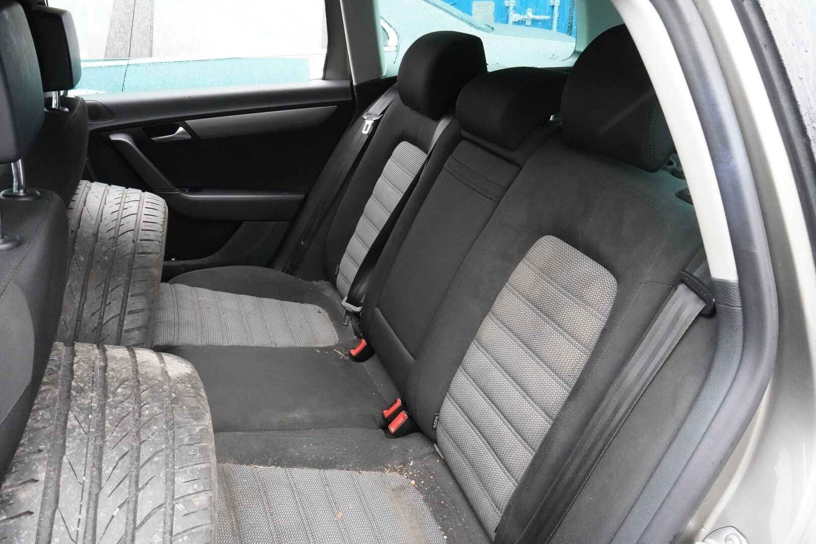 Volkswagen Passat 2013 YritysOutlet - Myydään vain yrityksille - Suomi-auto / Kahdet OEM vanteet / Korjattavaksi / Varaosiksi