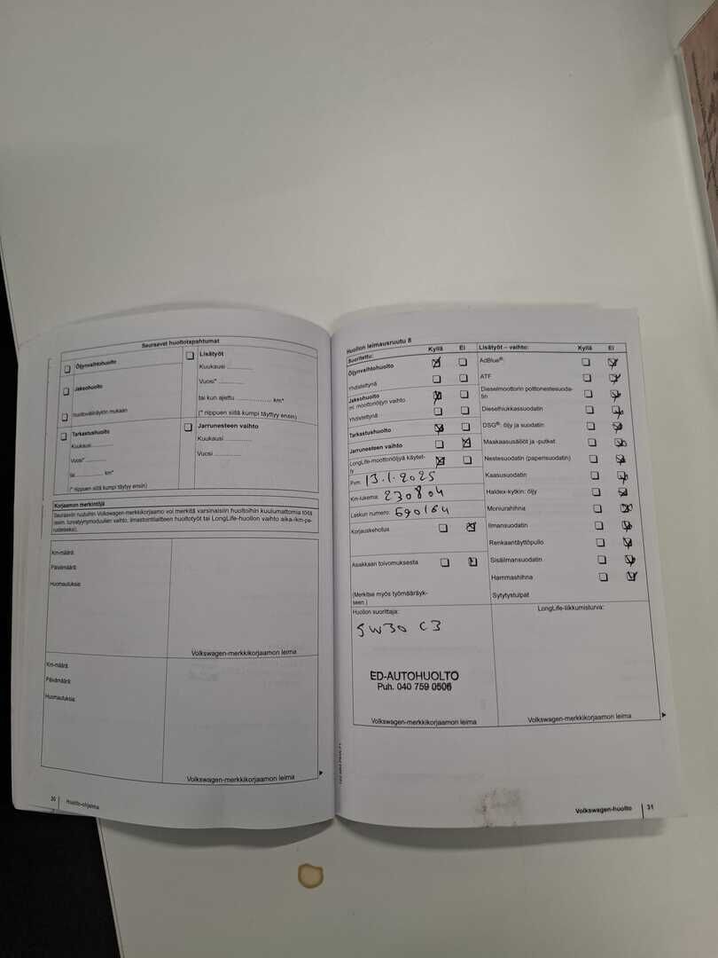 Volkswagen Passat 2013 YritysOutlet - Myydään vain yrityksille - Suomi-auto / Kahdet OEM vanteet / Korjattavaksi / Varaosiksi