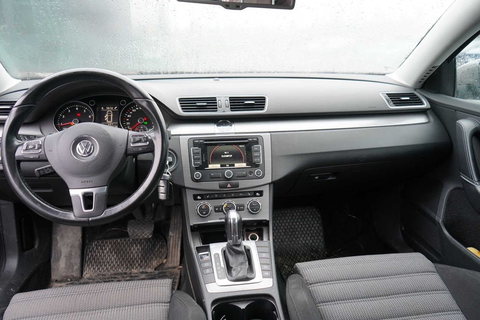 Volkswagen Passat 2013 YritysOutlet - Myydään vain yrityksille - Suomi-auto / Kahdet OEM vanteet / Korjattavaksi / Varaosiksi