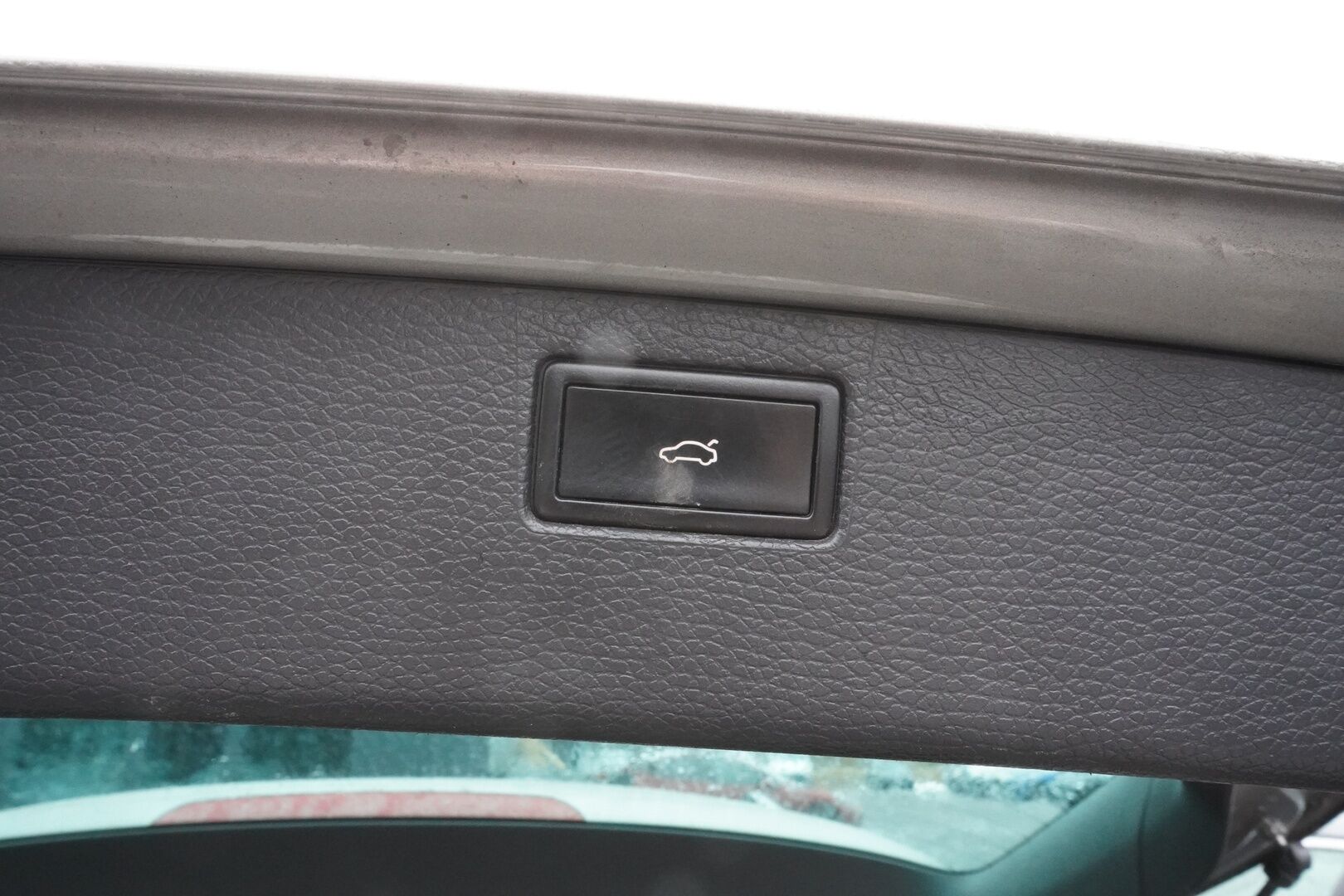 Volkswagen Passat 2013 YritysOutlet - Myydään vain yrityksille - Suomi-auto / Kahdet OEM vanteet / Korjattavaksi / Varaosiksi