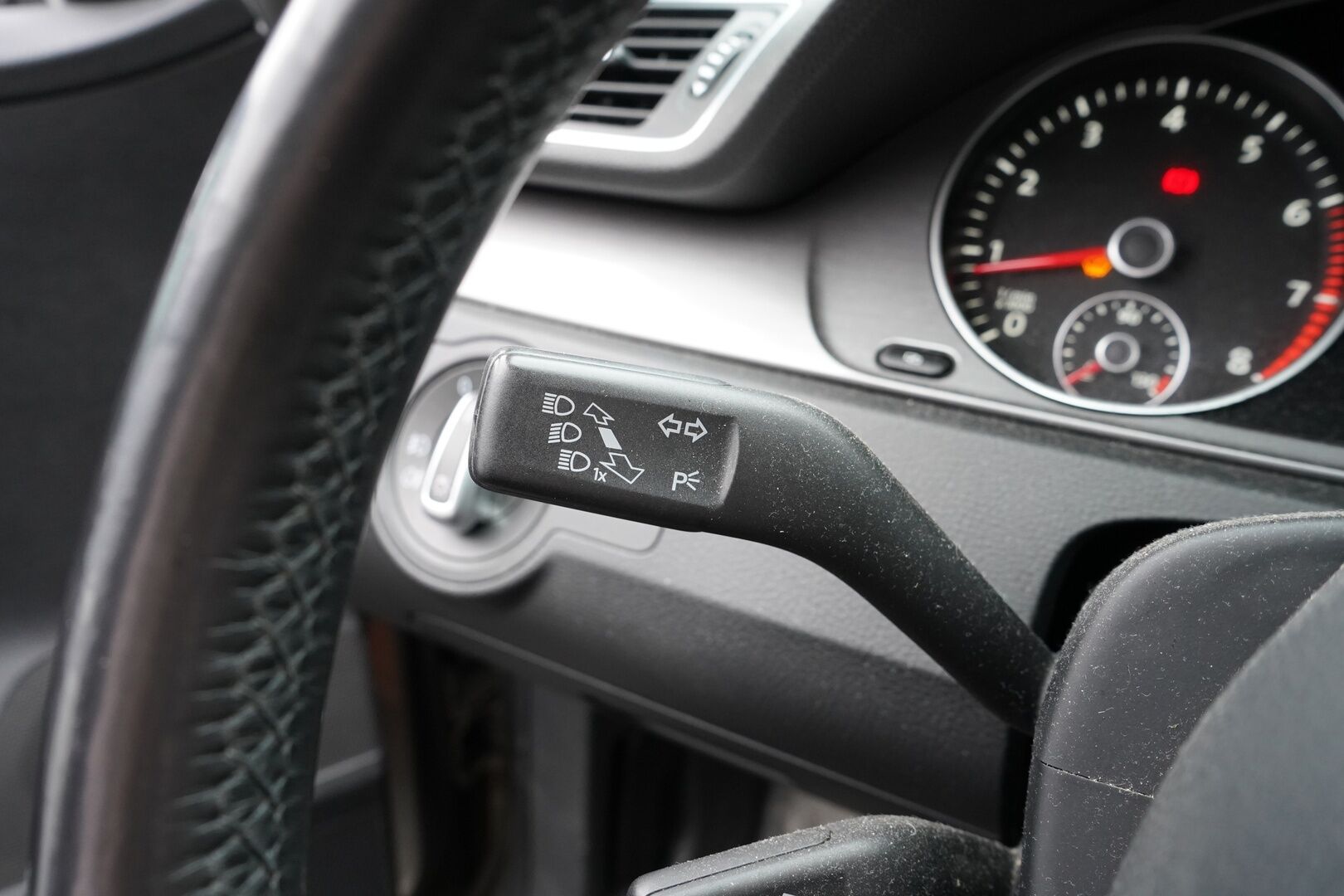 Volkswagen Passat 2013 YritysOutlet - Myydään vain yrityksille - Suomi-auto / Kahdet OEM vanteet / Korjattavaksi / Varaosiksi