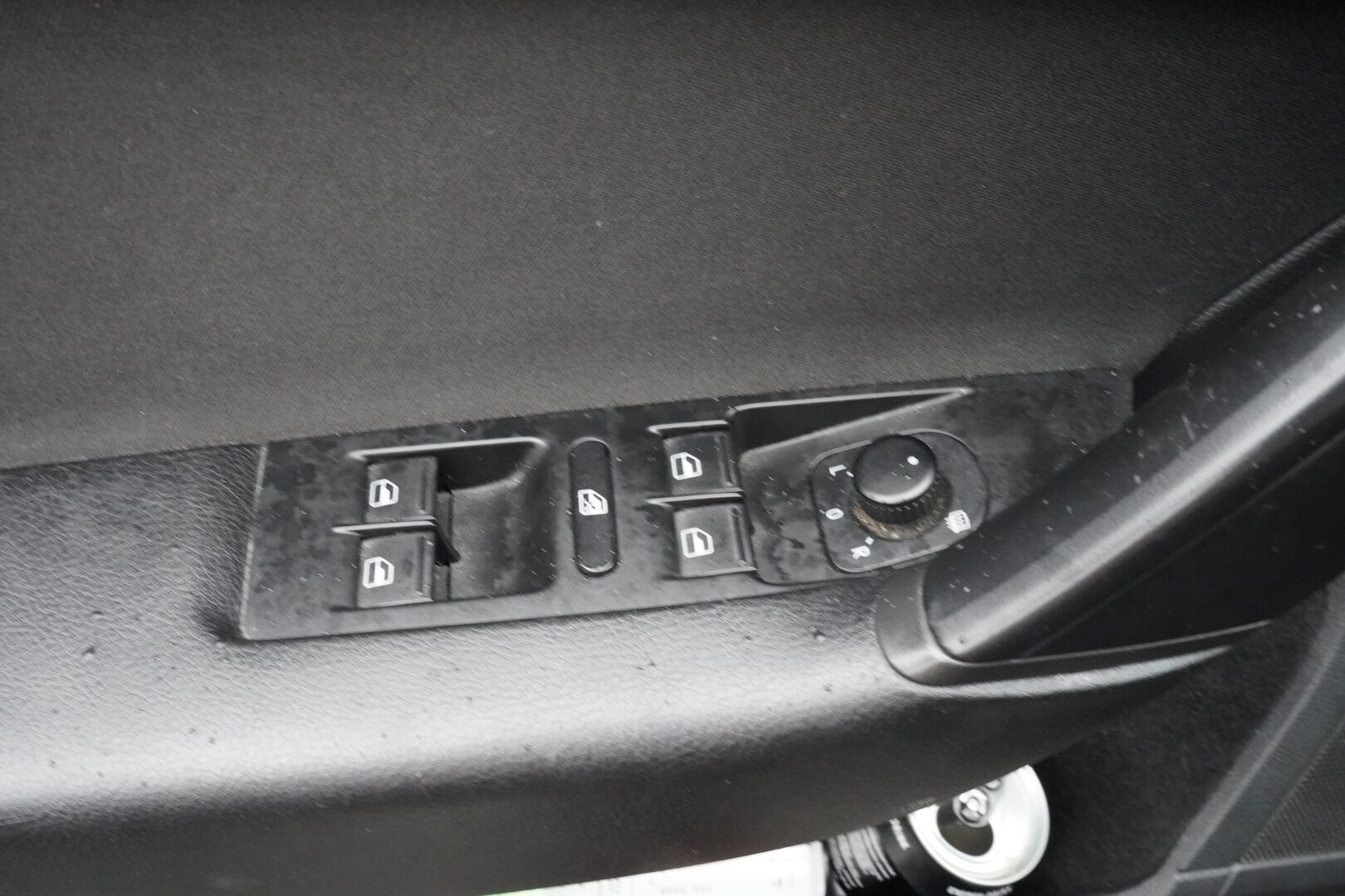 Volkswagen Passat 2013 YritysOutlet - Myydään vain yrityksille - Suomi-auto / Kahdet OEM vanteet / Korjattavaksi / Varaosiksi