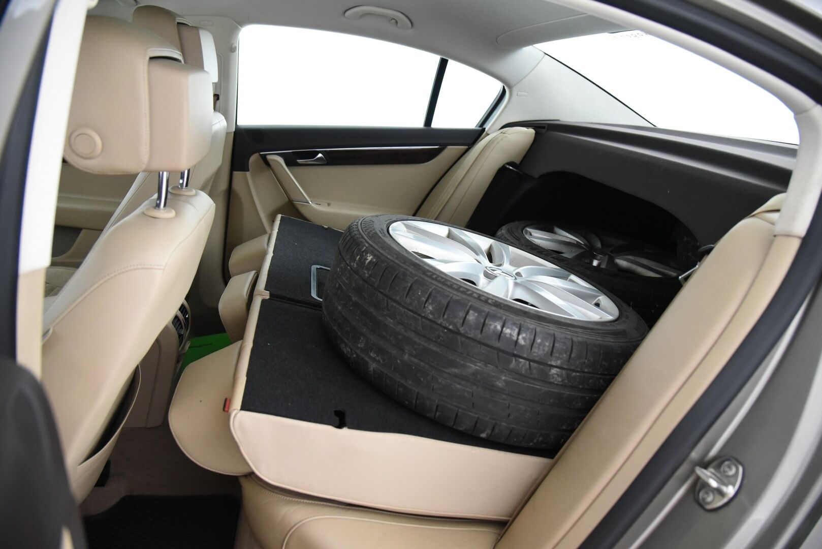 Volkswagen Passat 2011 Sedan Highline 1,4 TSI MultiFuel 118 kW (160 hv) DSG-automaatti /  YritysOutlet - Myydään vain yrityksille - Tämä auto myydään YritysOutlet -valikoimasta vain yritykselle - Osta nyt, maksa vasta ensi vuonna