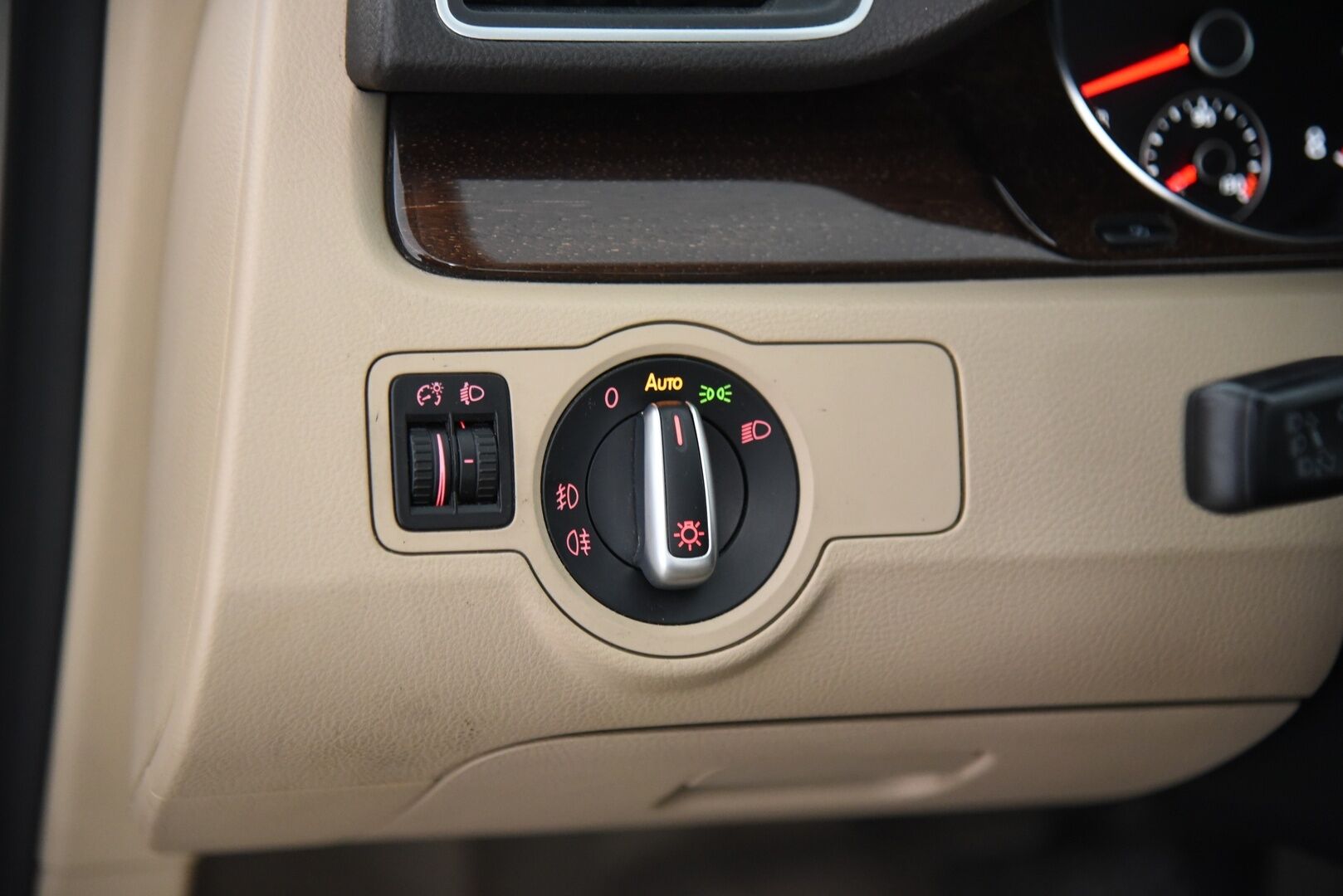 Volkswagen Passat 2011 Sedan Highline 1,4 TSI MultiFuel 118 kW (160 hv) DSG-automaatti /  YritysOutlet - Myydään vain yrityksille - Tämä auto myydään YritysOutlet -valikoimasta vain yritykselle - Osta nyt, maksa vasta ensi vuonna