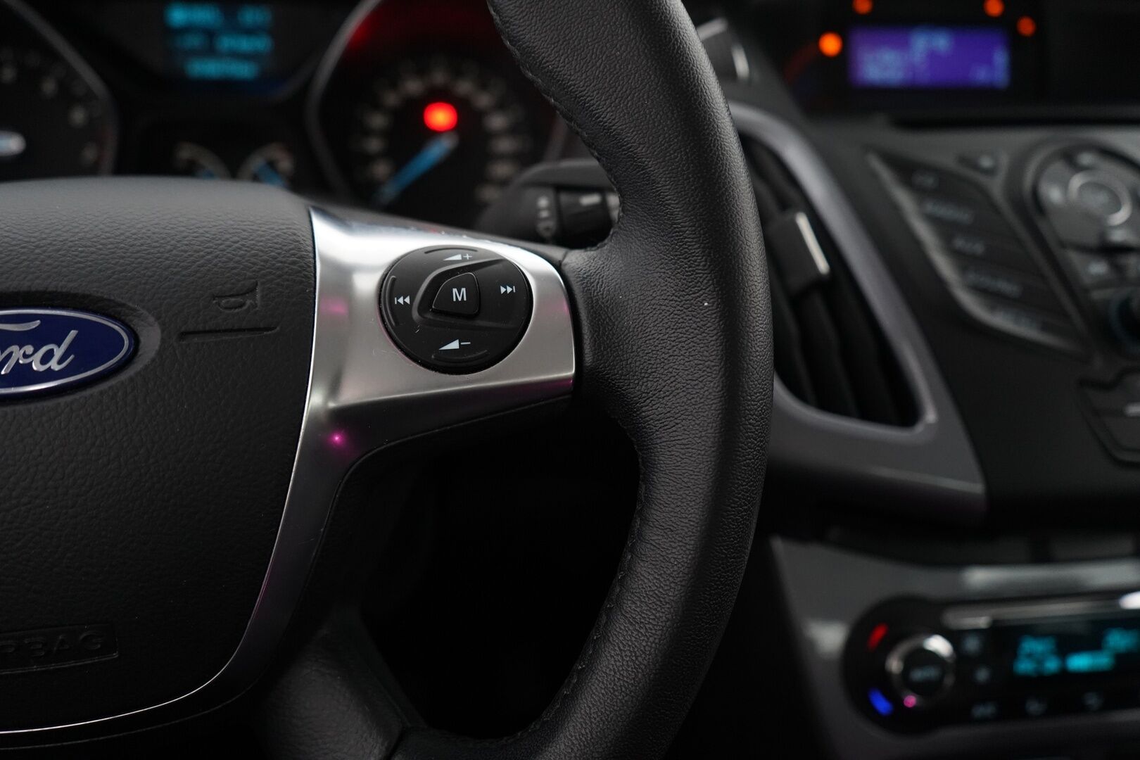 Ford Focus 2012 * MYYDÄÄN HUUTOKAUPAT.COM *