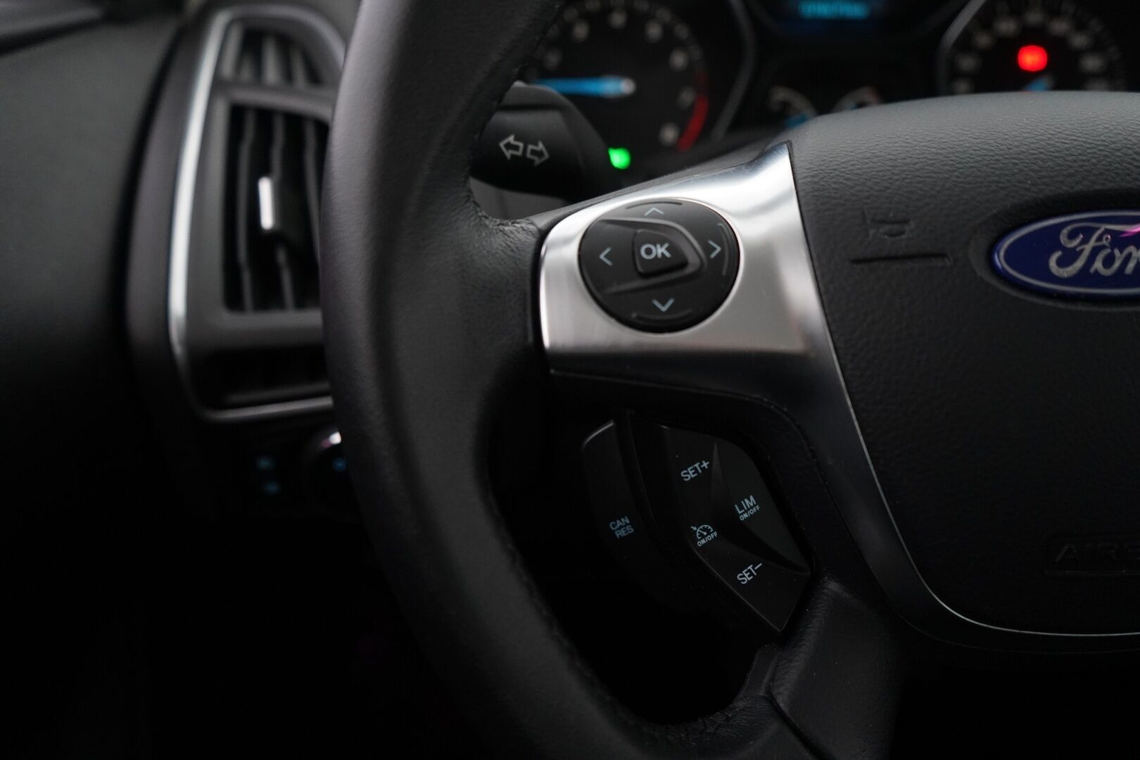 Ford Focus 2012 * MYYDÄÄN HUUTOKAUPAT.COM *