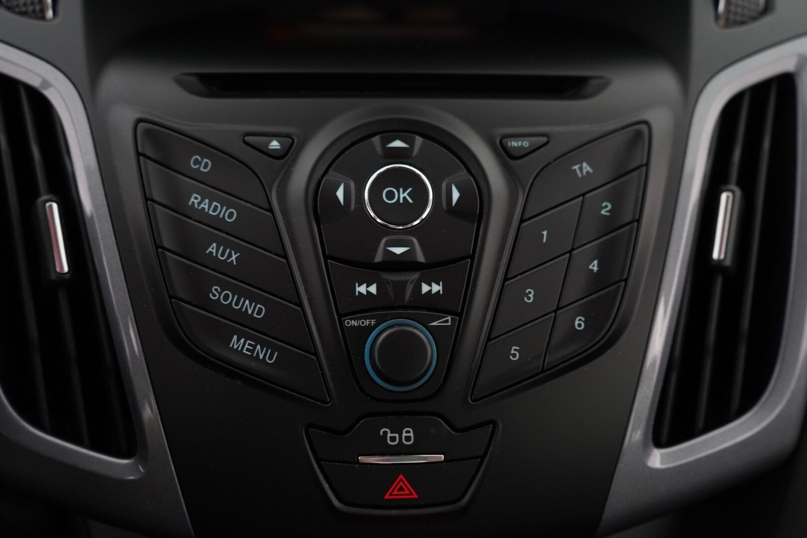 Ford Focus 2012 * MYYDÄÄN HUUTOKAUPAT.COM *