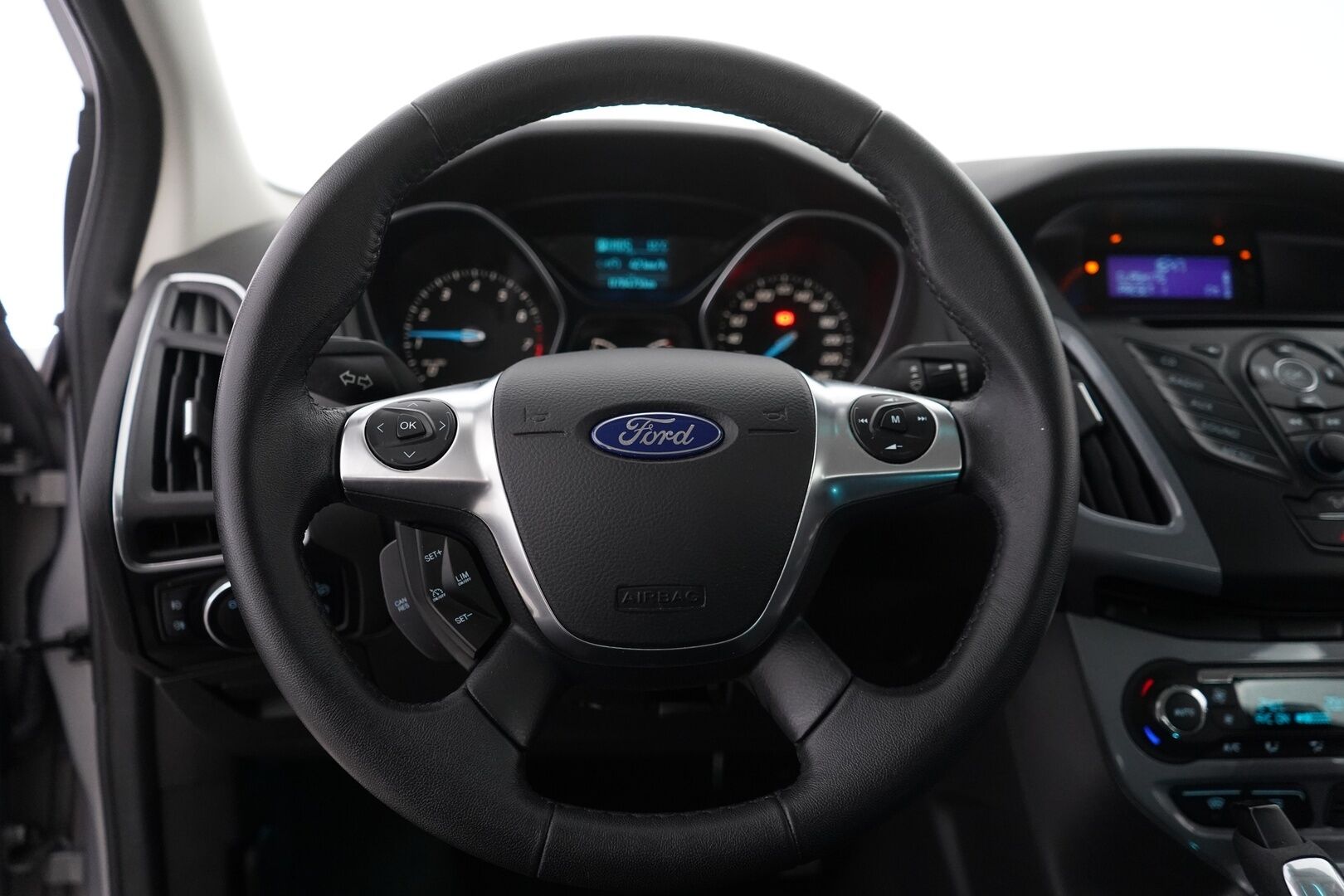Ford Focus 2012 * MYYDÄÄN HUUTOKAUPAT.COM *
