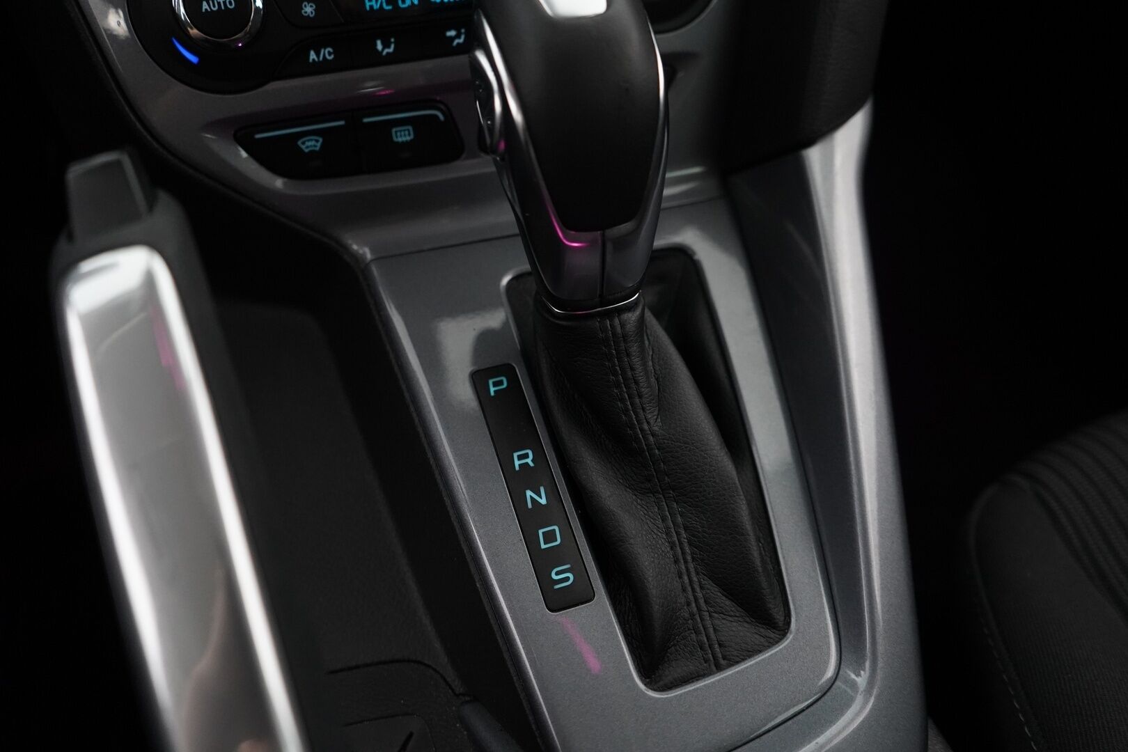 Ford Focus 2012 * MYYDÄÄN HUUTOKAUPAT.COM *