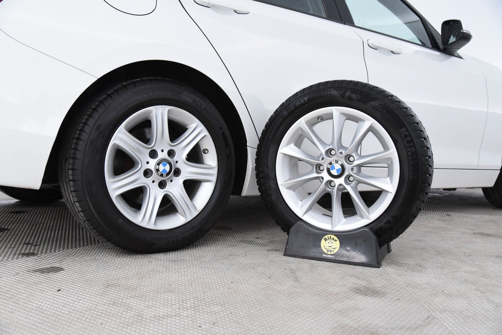 BMW 116 2014 F20 Hatchback 116d TwinPower Turbo A Business Automatic - Suomi-Auto / Xenon / Vakkari / 2x Renkaat Aluvantein / Tosi siisti! 