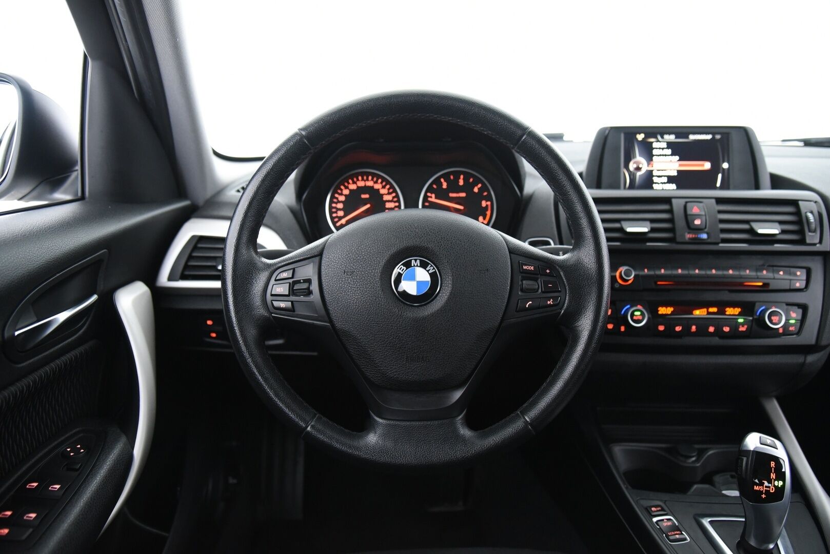 BMW 116 2014 F20 Hatchback 116d TwinPower Turbo A Business Automatic - Suomi-Auto / Xenon / Vakkari / 2x Renkaat Aluvantein / Tosi siisti! 