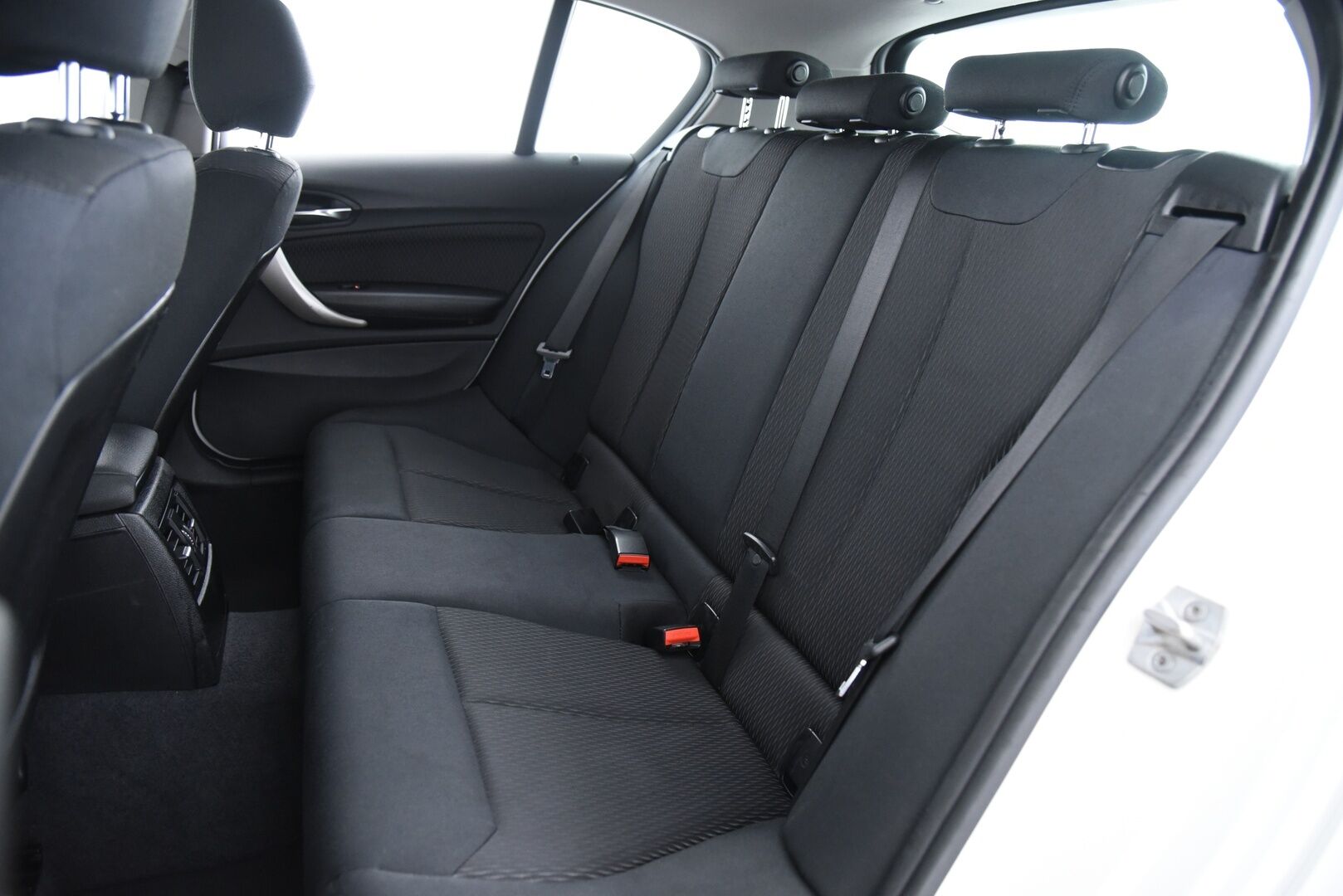 BMW 116 2014 F20 Hatchback 116d TwinPower Turbo A Business Automatic - Suomi-Auto / Xenon / Vakkari / 2x Renkaat Aluvantein / Tosi siisti! 