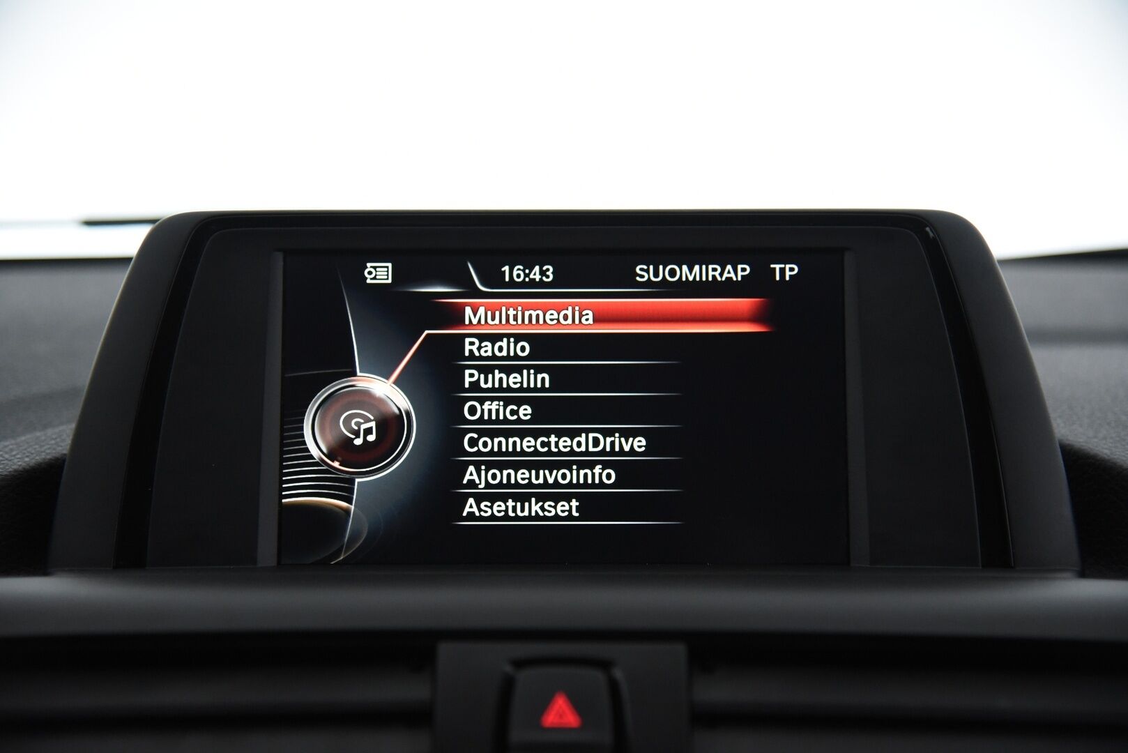 BMW 116 2014 F20 Hatchback 116d TwinPower Turbo A Business Automatic - Suomi-Auto / Xenon / Vakkari / 2x Renkaat Aluvantein / Tosi siisti! 