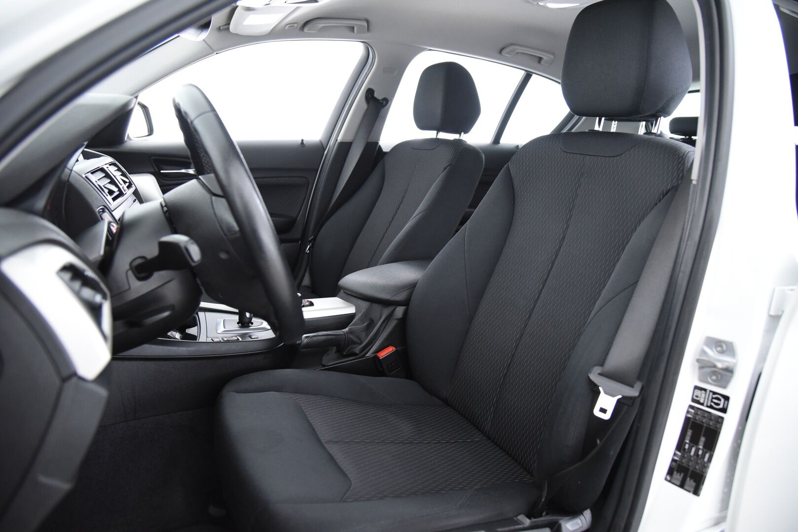 BMW 116 2014 F20 Hatchback 116d TwinPower Turbo A Business Automatic - Suomi-Auto / Xenon / Vakkari / 2x Renkaat Aluvantein / Tosi siisti! 