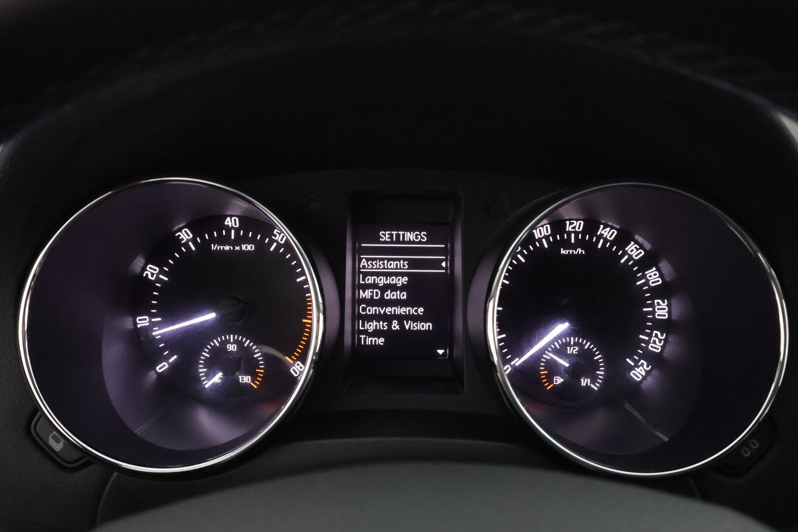 Skoda Yeti 2015 1,2 TSI Elegance DSG - Vakkari | P.Tutka | Lohko+Sisä | Xenon | Keyless | Bluetooth | Autom.ilmastointi 