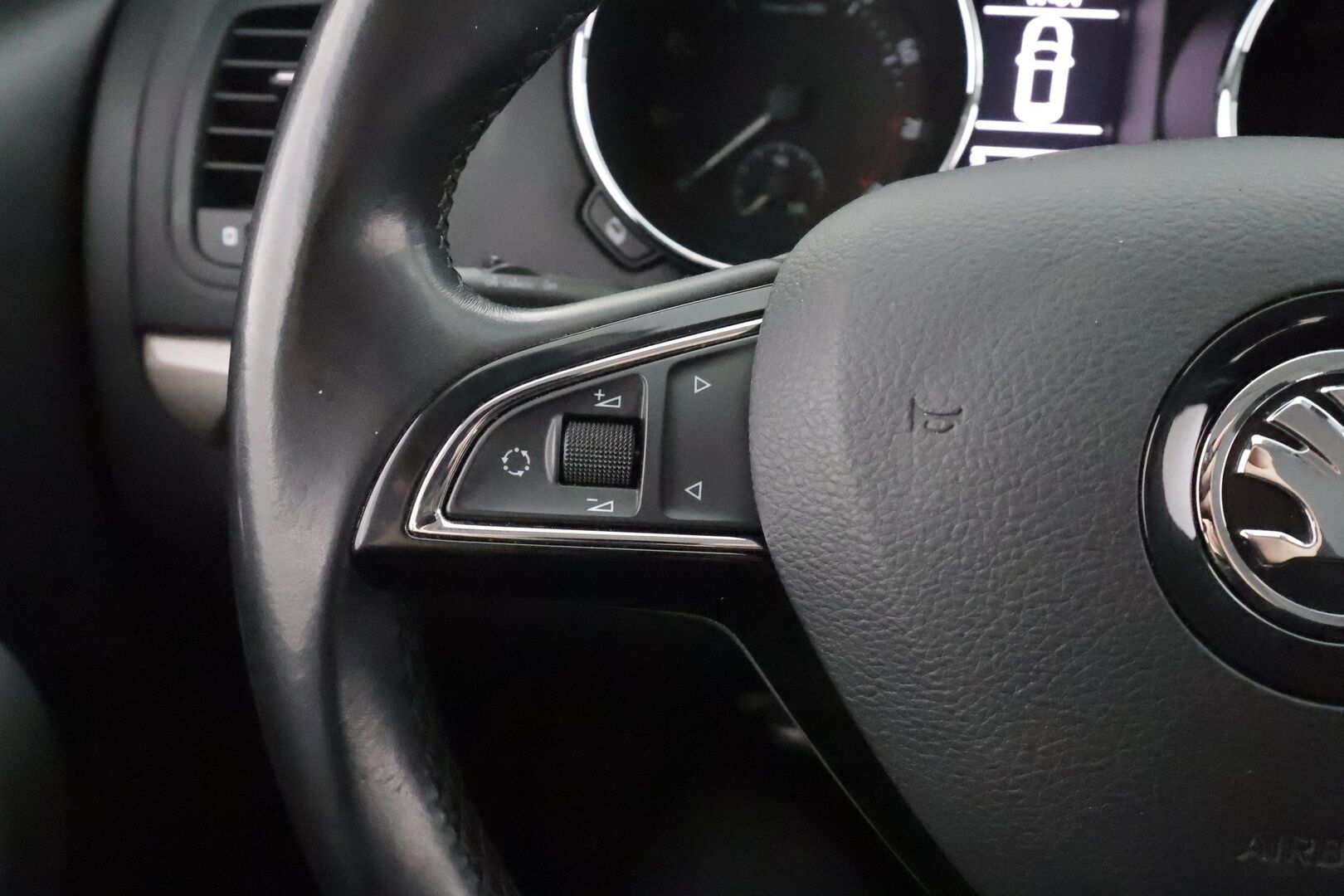 Skoda Yeti 2015 1,2 TSI Elegance DSG - Vakkari | P.Tutka | Lohko+Sisä | Xenon | Keyless | Bluetooth | Autom.ilmastointi 