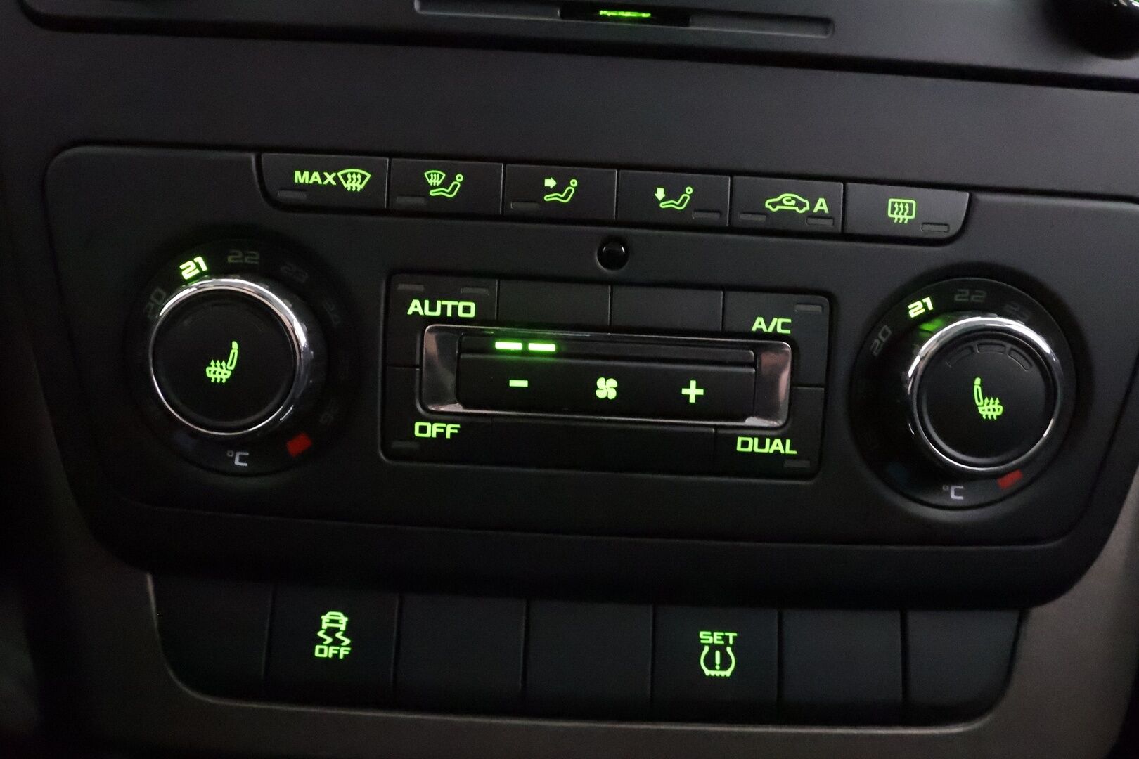 Skoda Yeti 2015 1,2 TSI Elegance DSG - Vakkari | P.Tutka | Lohko+Sisä | Xenon | Keyless | Bluetooth | Autom.ilmastointi 