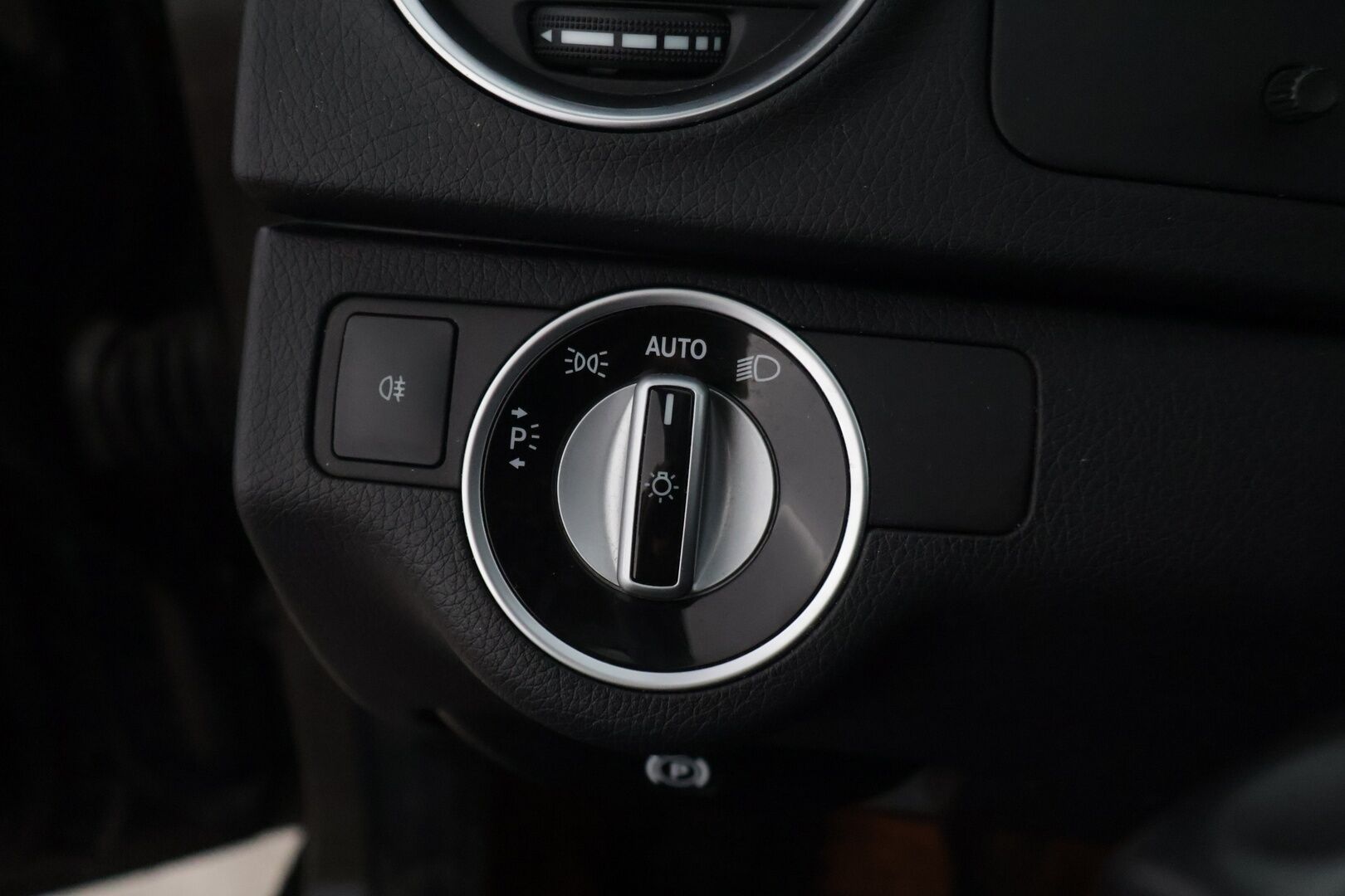 Mercedes-Benz C 2012 220 CDI BE Premium Business - YritysOutlet - Myydään vain yrityksille *Navigointi / Puolinahkasisusta / Vetokoukku* - *Juuri katsastettu / kahdet alumiinivanteet*