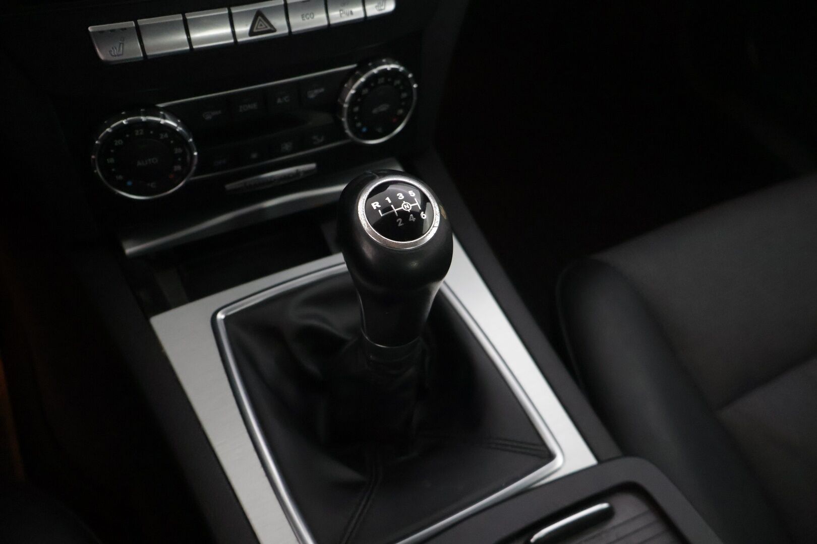 Mercedes-Benz C 2012 220 CDI BE Premium Business - YritysOutlet - Myydään vain yrityksille *Navigointi / Puolinahkasisusta / Vetokoukku* - *Juuri katsastettu / kahdet alumiinivanteet*