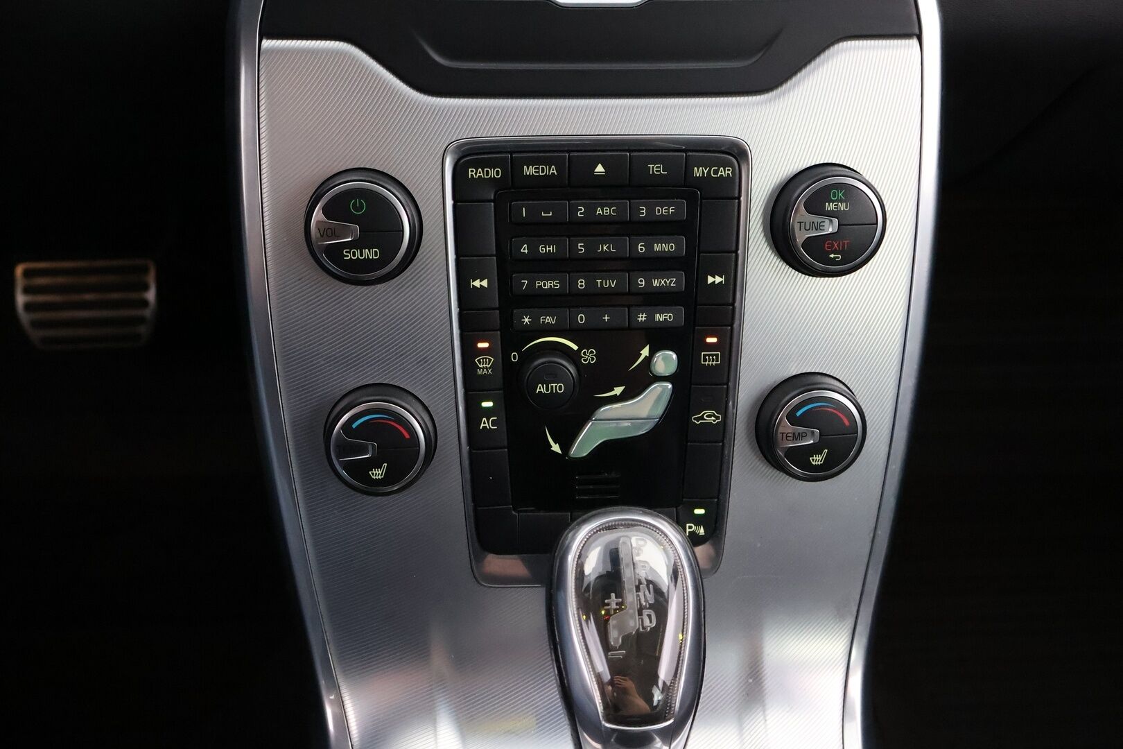 Volvo V70 2012 D2 R-Design aut - MYYDÄÄN HUUTOKAUPAT.COM!