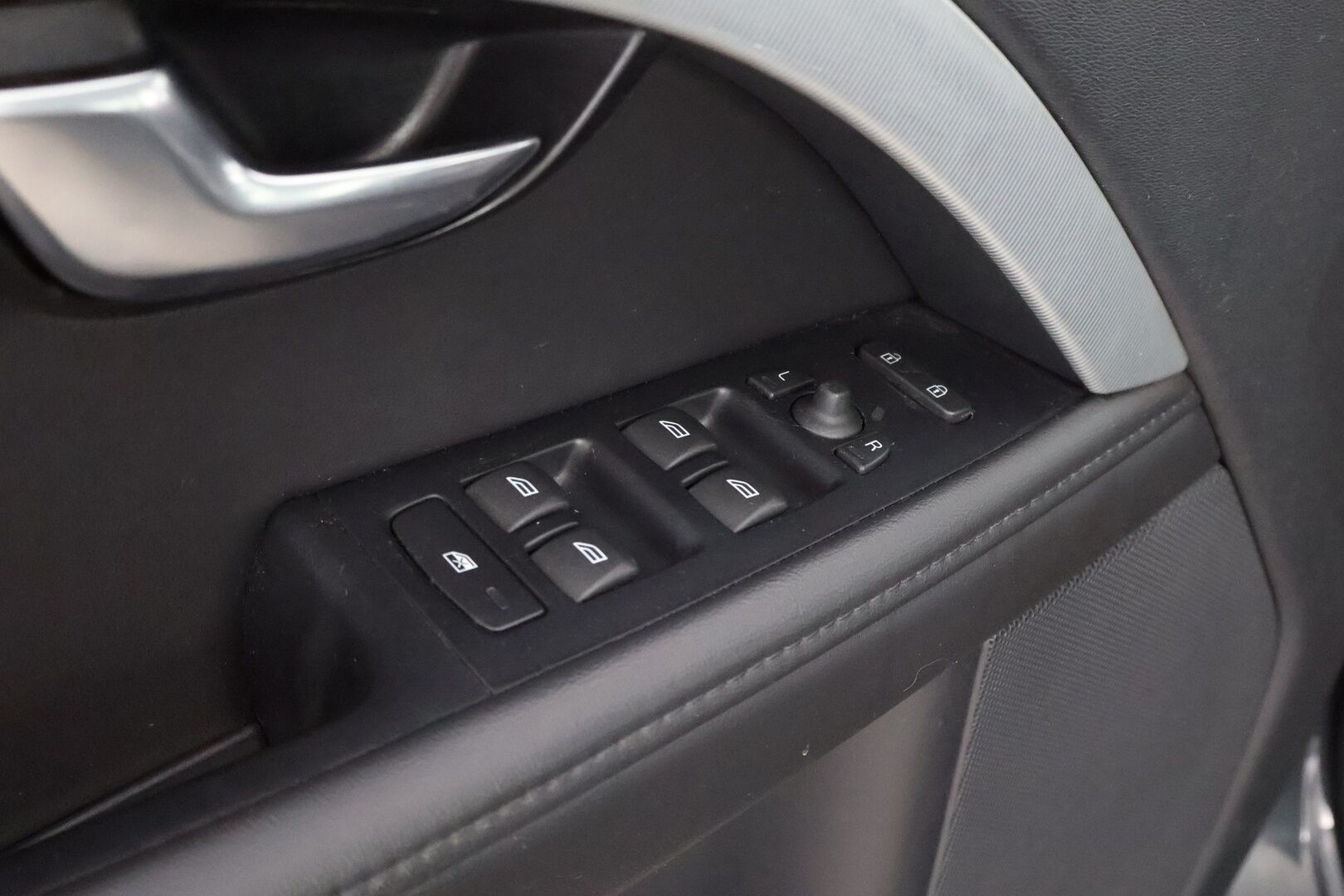 Volvo V70 2012 D2 R-Design aut - MYYDÄÄN HUUTOKAUPAT.COM!