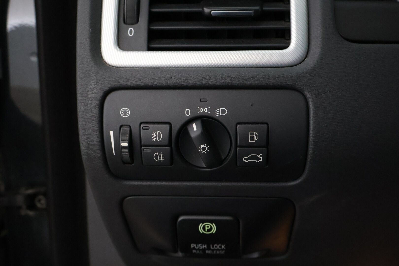 Volvo V70 2012 D2 R-Design aut - MYYDÄÄN HUUTOKAUPAT.COM!