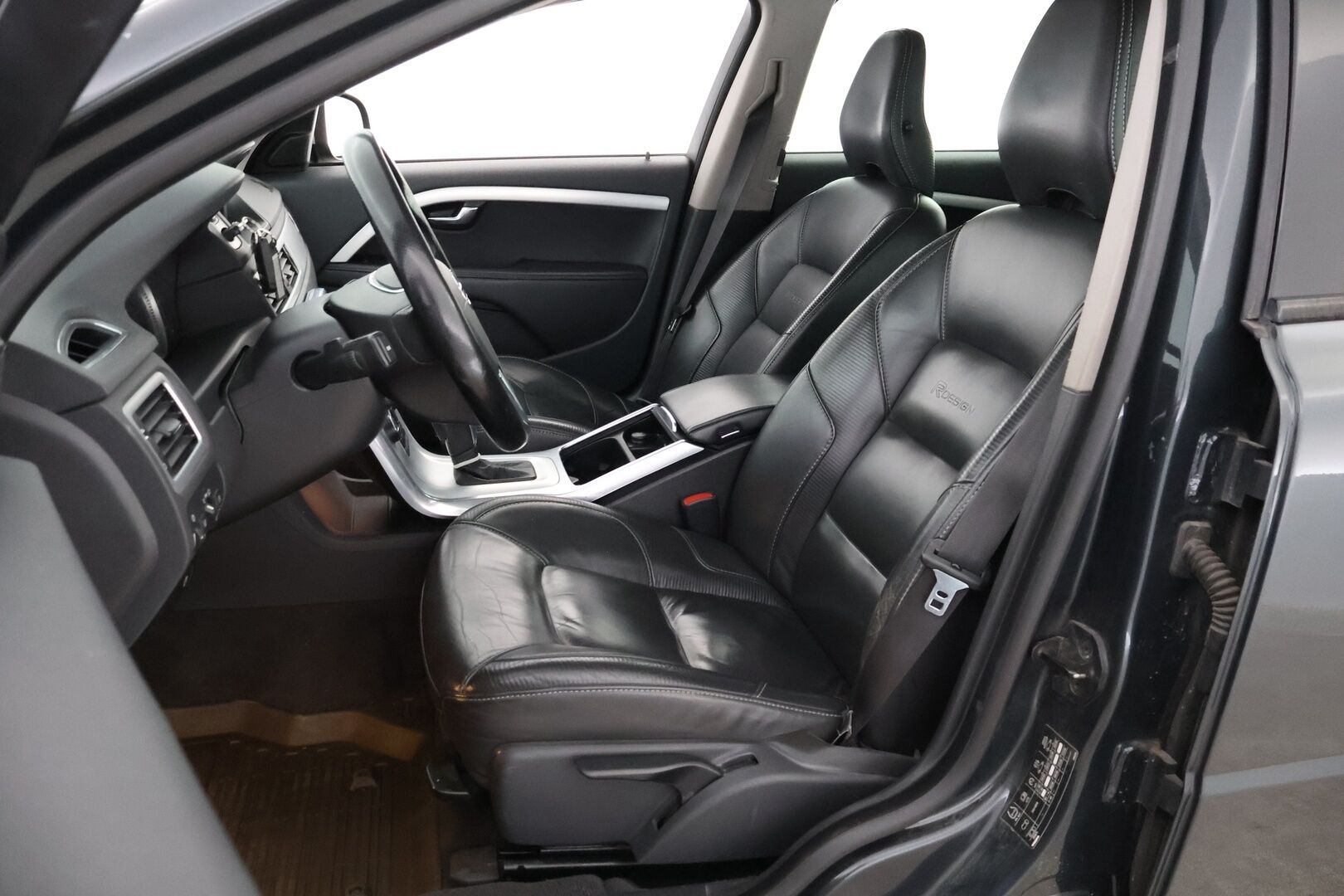 Volvo V70 2012 D2 R-Design aut - MYYDÄÄN HUUTOKAUPAT.COM!