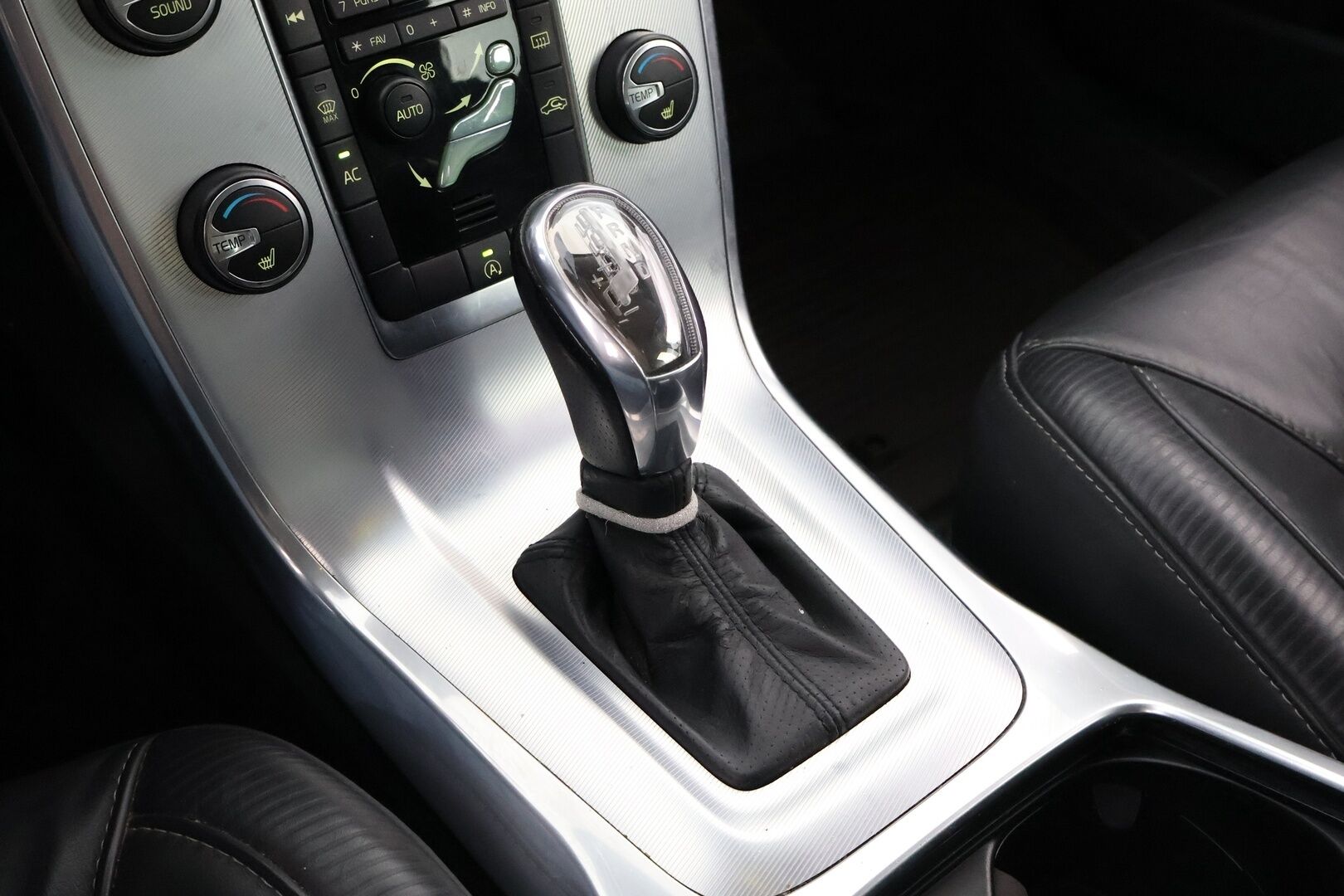 Volvo V70 2012 D2 R-Design aut - MYYDÄÄN HUUTOKAUPAT.COM!