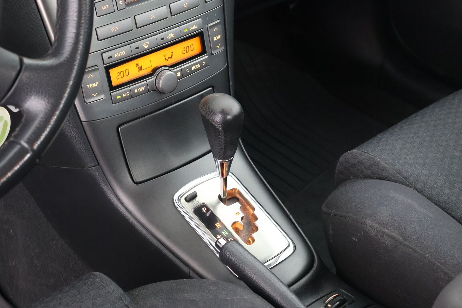 Toyota Avensis 2006 4D SEDAN 1.8 AUTOMATIC - Myydään huutokaupat.com:issa