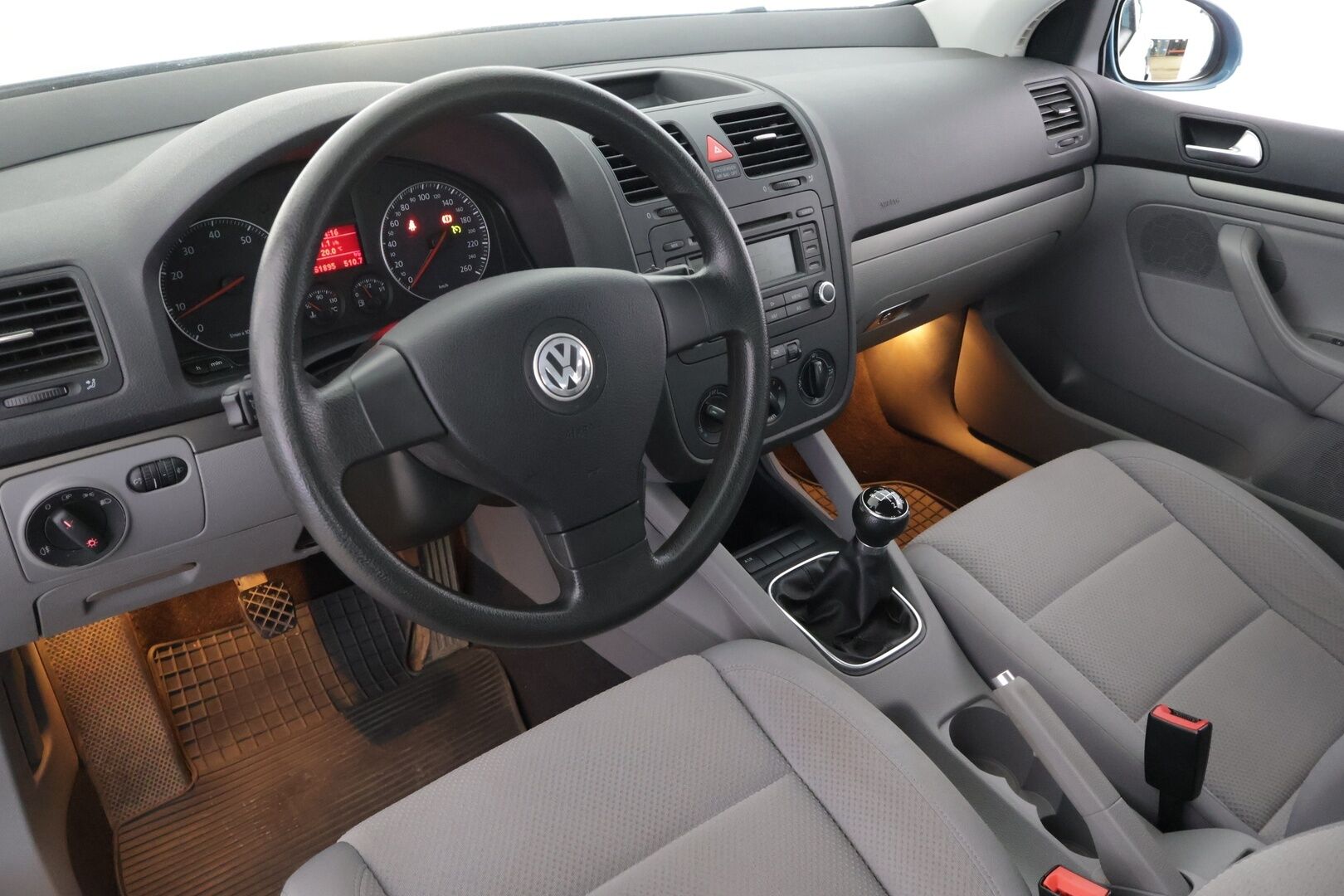 Volkswagen Golf 2007 Comfortline 1,6 FSI 85 kW 4d *YritysOutlet - Myydään vain yrityksille* / Suomi-auto / Huoltokirja / Vakkari / Lohko / 2x renkaat / - YritysOutlet - Myydään vain yrityksille