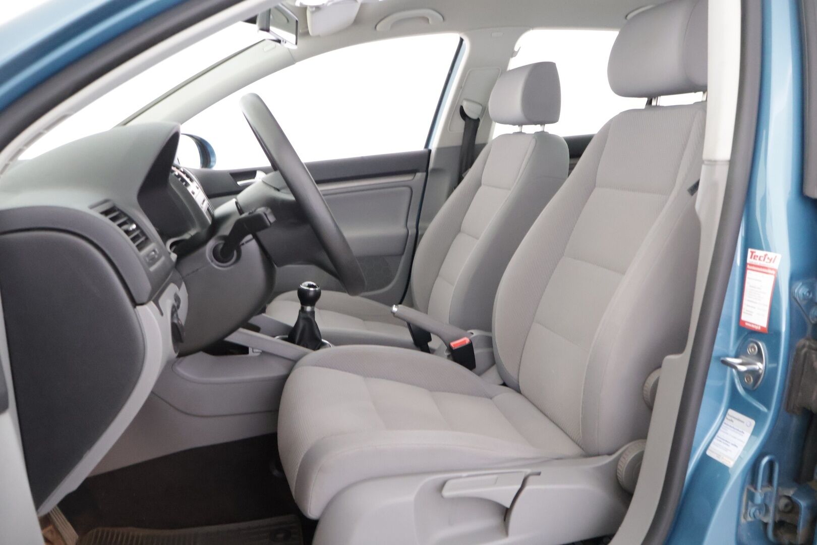 Volkswagen Golf 2007 Comfortline 1,6 FSI 85 kW 4d *YritysOutlet - Myydään vain yrityksille* / Suomi-auto / Huoltokirja / Vakkari / Lohko / 2x renkaat / - YritysOutlet - Myydään vain yrityksille