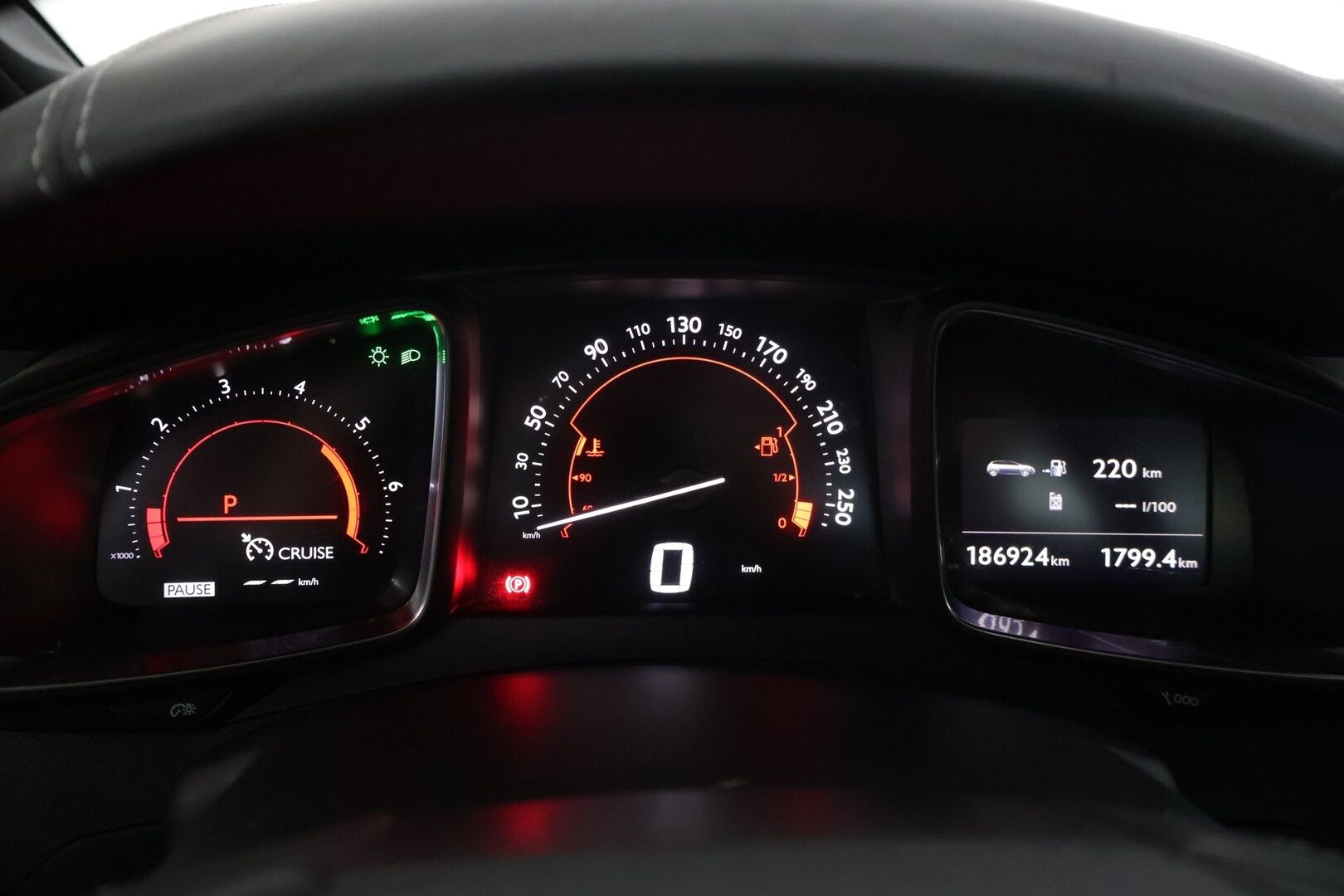 Citroen DS5 2014 HDi 163 Sport Chic * Hierovat penkit muistilla / Kattoikkuna / HUD / Vakkari / Vetokoukku * - Juuri saapunut! / Lohkolämmitin / Kahdet renkaat