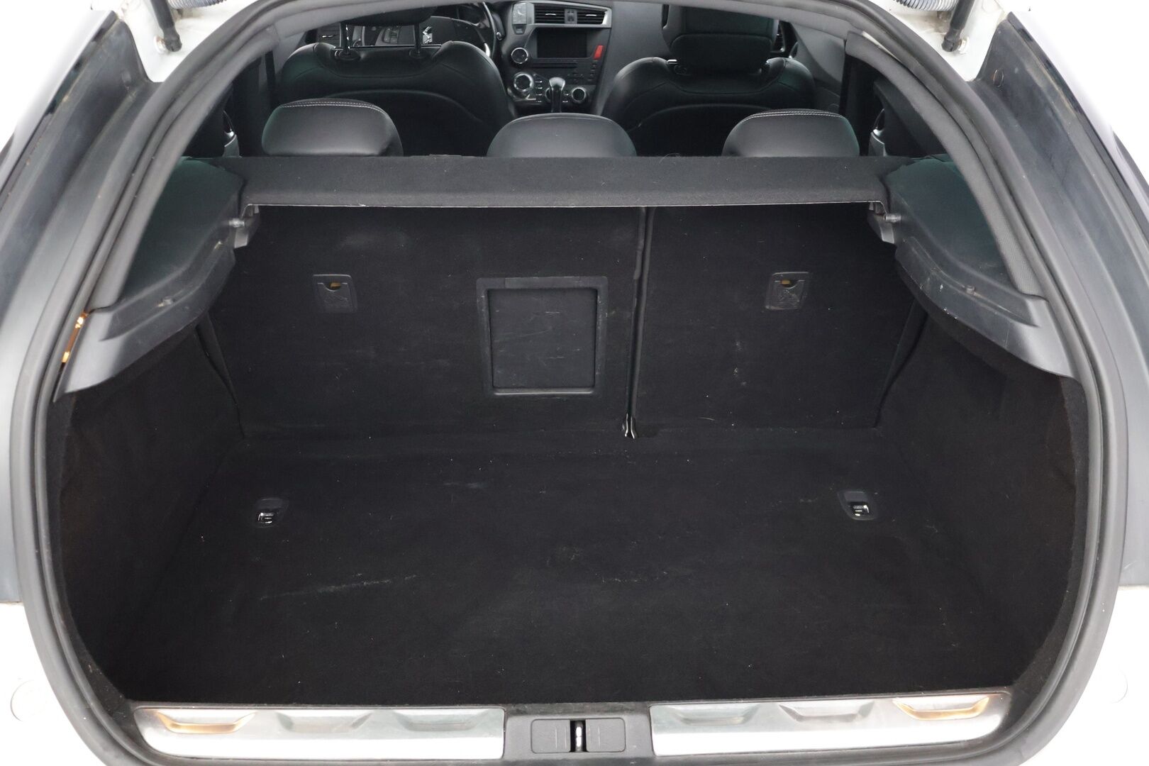 Citroen DS5 2014 HDi 163 Sport Chic * Hierovat penkit muistilla / Kattoikkuna / HUD / Vakkari / Vetokoukku * - Juuri saapunut! / Lohkolämmitin / Kahdet renkaat