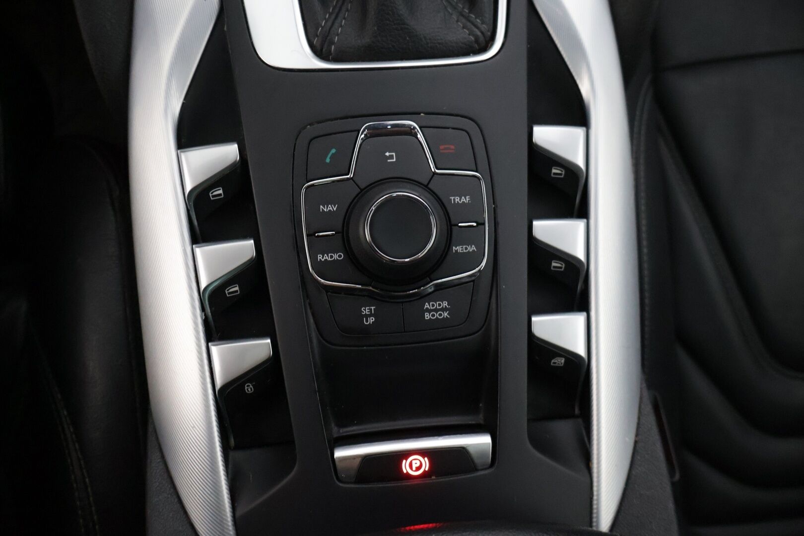 Citroen DS5 2014 HDi 163 Sport Chic * Hierovat penkit muistilla / Kattoikkuna / HUD / Vakkari / Vetokoukku * - Juuri saapunut! / Lohkolämmitin / Kahdet renkaat