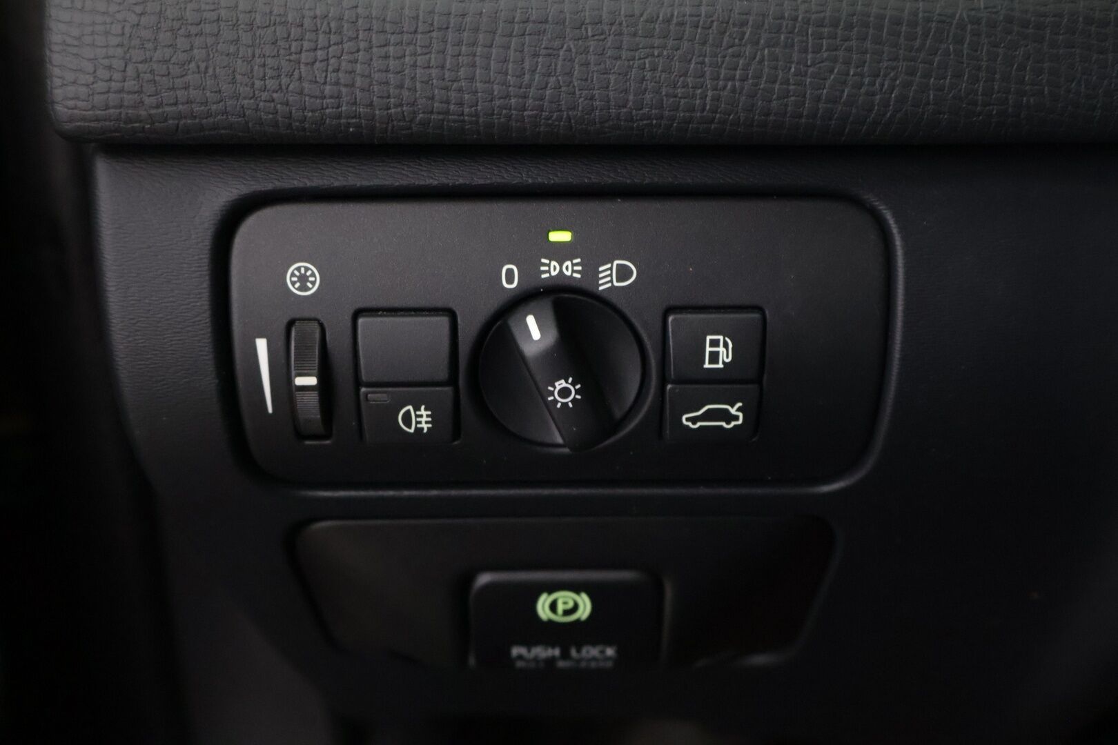 Volvo XC60 2013 D4 AWD Summum aut - Suomi-auto | Vaalea nahkasisusta | Muistipenkki | Ei AdBlue | Webasto | Vakkari | Koukku | Jakopää tehty | Kahdet renkaat ja vanteet | Juuri huollettu!