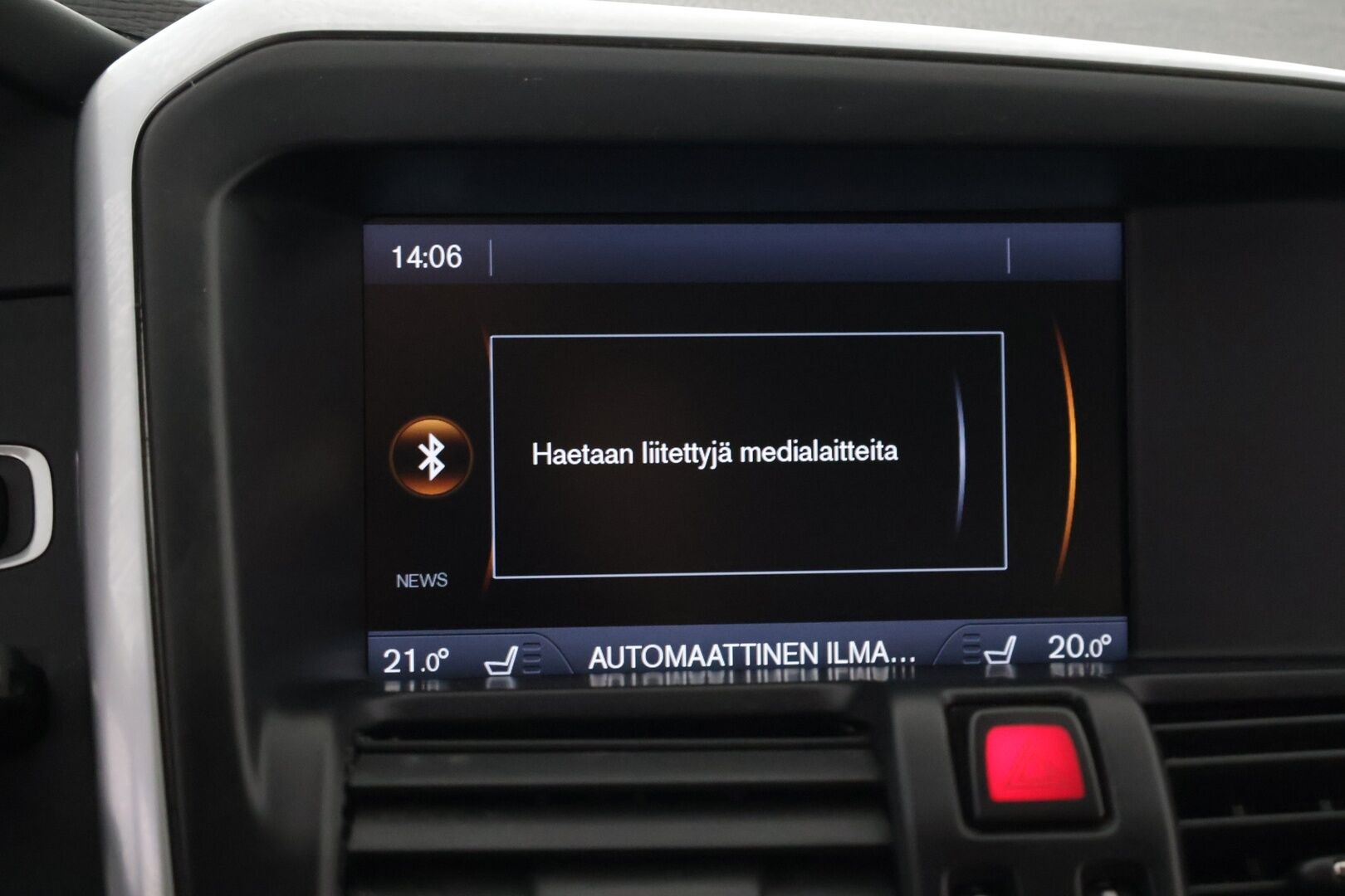 Volvo XC60 2013 D4 AWD Summum aut - Suomi-auto | Vaalea nahkasisusta | Muistipenkki | Ei AdBlue | Webasto | Vakkari | Koukku | Jakopää tehty | Kahdet renkaat ja vanteet | Juuri huollettu!