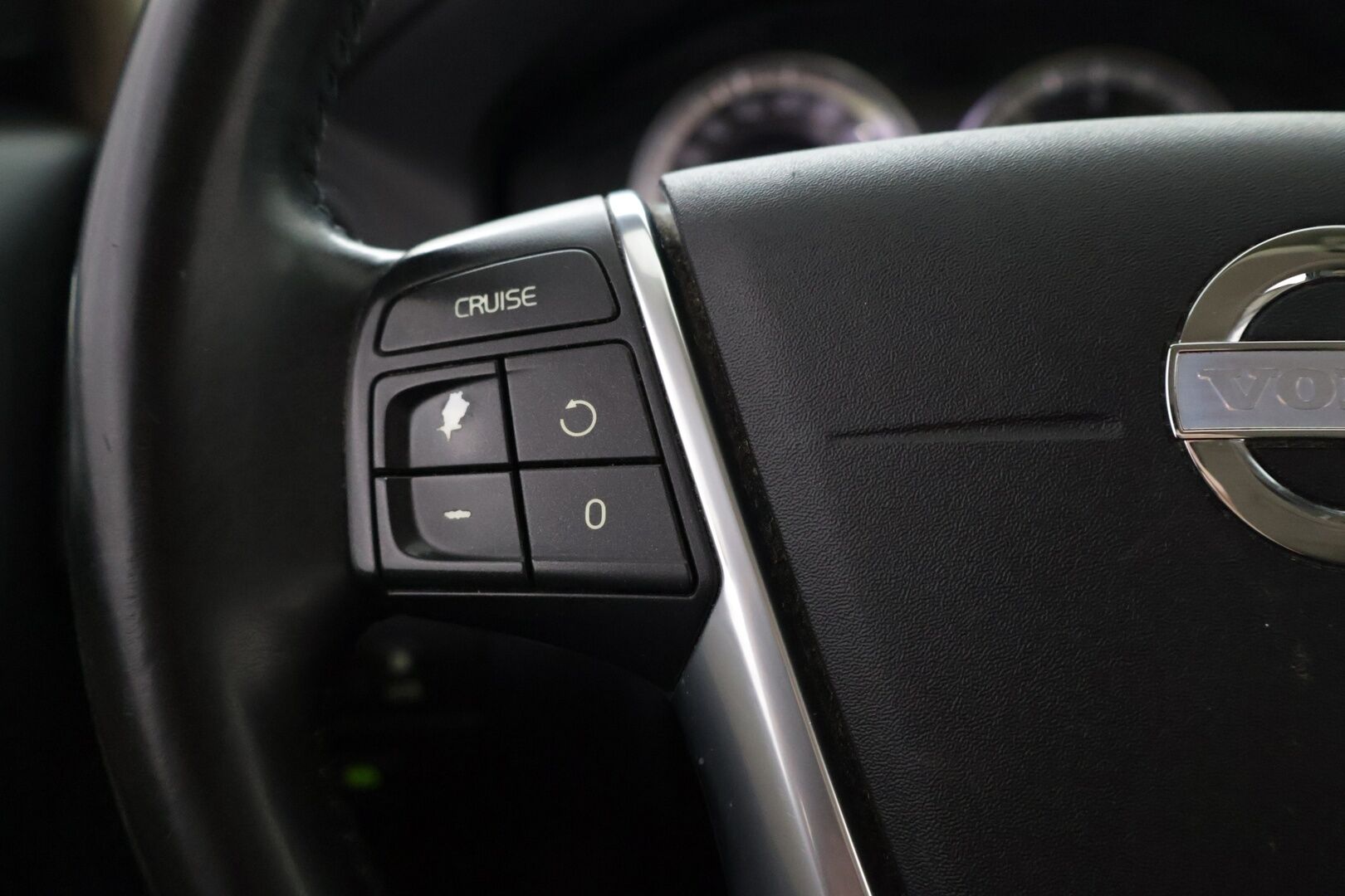 Volvo XC60 2013 D4 AWD Summum aut - Suomi-auto | Vaalea nahkasisusta | Muistipenkki | Ei AdBlue | Webasto | Vakkari | Koukku | Jakopää tehty | Kahdet renkaat ja vanteet | Juuri huollettu!