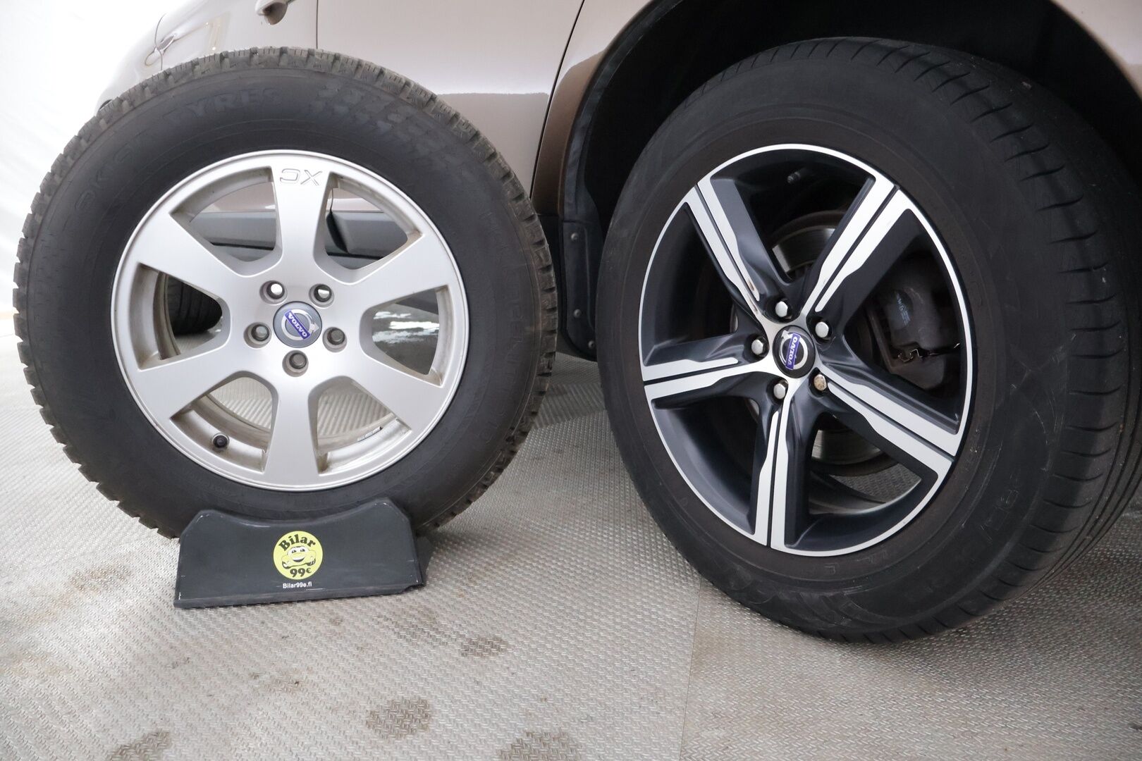 Volvo XC60 2013 D4 AWD Summum aut - Suomi-auto | Vaalea nahkasisusta | Muistipenkki | Ei AdBlue | Webasto | Vakkari | Koukku | Jakopää tehty | Kahdet renkaat ja vanteet | Juuri huollettu!
