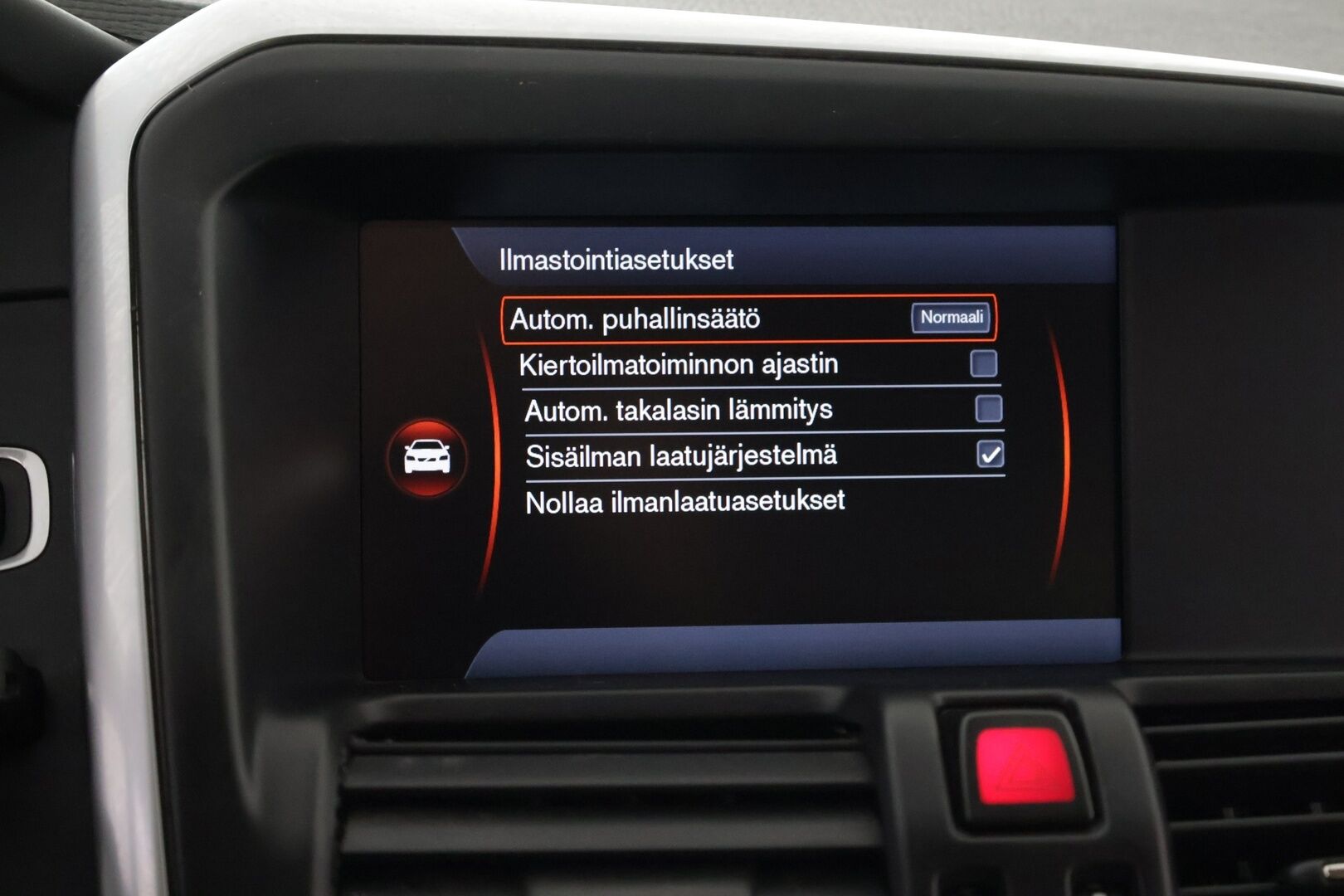 Volvo XC60 2013 D4 AWD Summum aut - Suomi-auto | Vaalea nahkasisusta | Muistipenkki | Ei AdBlue | Webasto | Vakkari | Koukku | Jakopää tehty | Kahdet renkaat ja vanteet | Juuri huollettu!