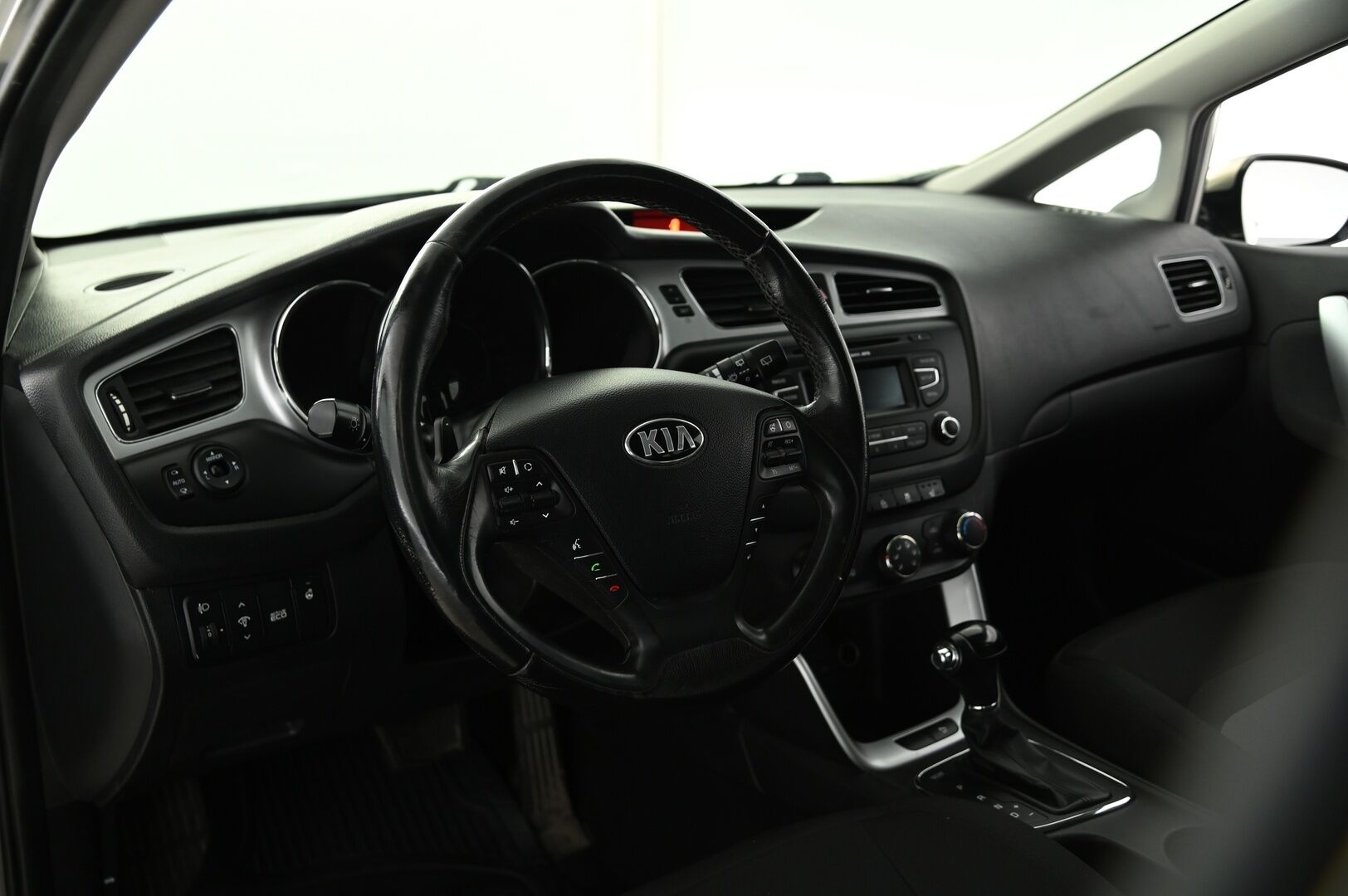 Kia cee'd 2013 1,6 EX SW DCT A/T *Juuri huollettu Suomiauto / Lohko S.Pistoke / P.Tutka / Ratinlämmitin / Lisävalo* - Taloudellinen Kia kaksin huippurenkain Juuri huollettuna!