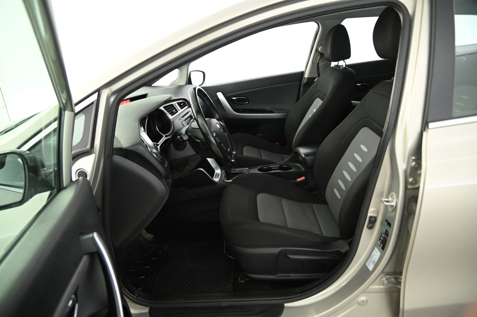 Kia cee'd 2013 1,6 EX SW DCT A/T *Juuri huollettu Suomiauto / Lohko S.Pistoke / P.Tutka / Ratinlämmitin / Lisävalo* - Taloudellinen Kia kaksin huippurenkain Juuri huollettuna!