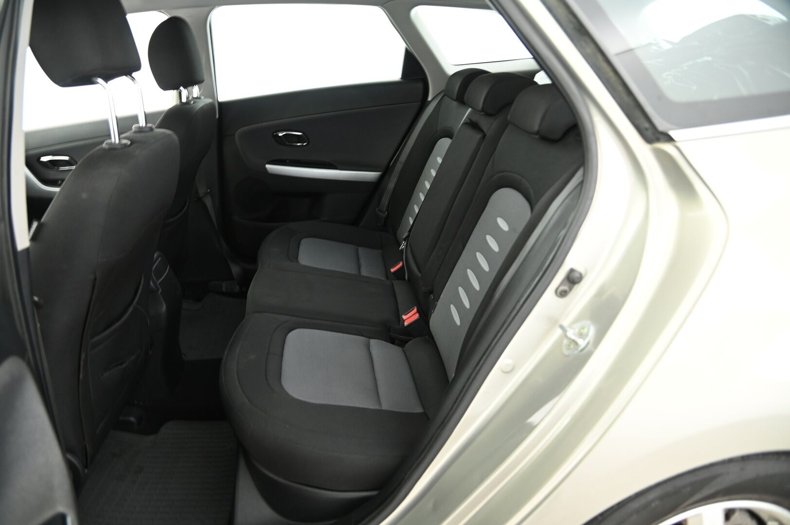 Kia cee'd 2013 1,6 EX SW DCT A/T *Juuri huollettu Suomiauto / Lohko S.Pistoke / P.Tutka / Ratinlämmitin / Lisävalo* - Taloudellinen Kia kaksin huippurenkain Juuri huollettuna!
