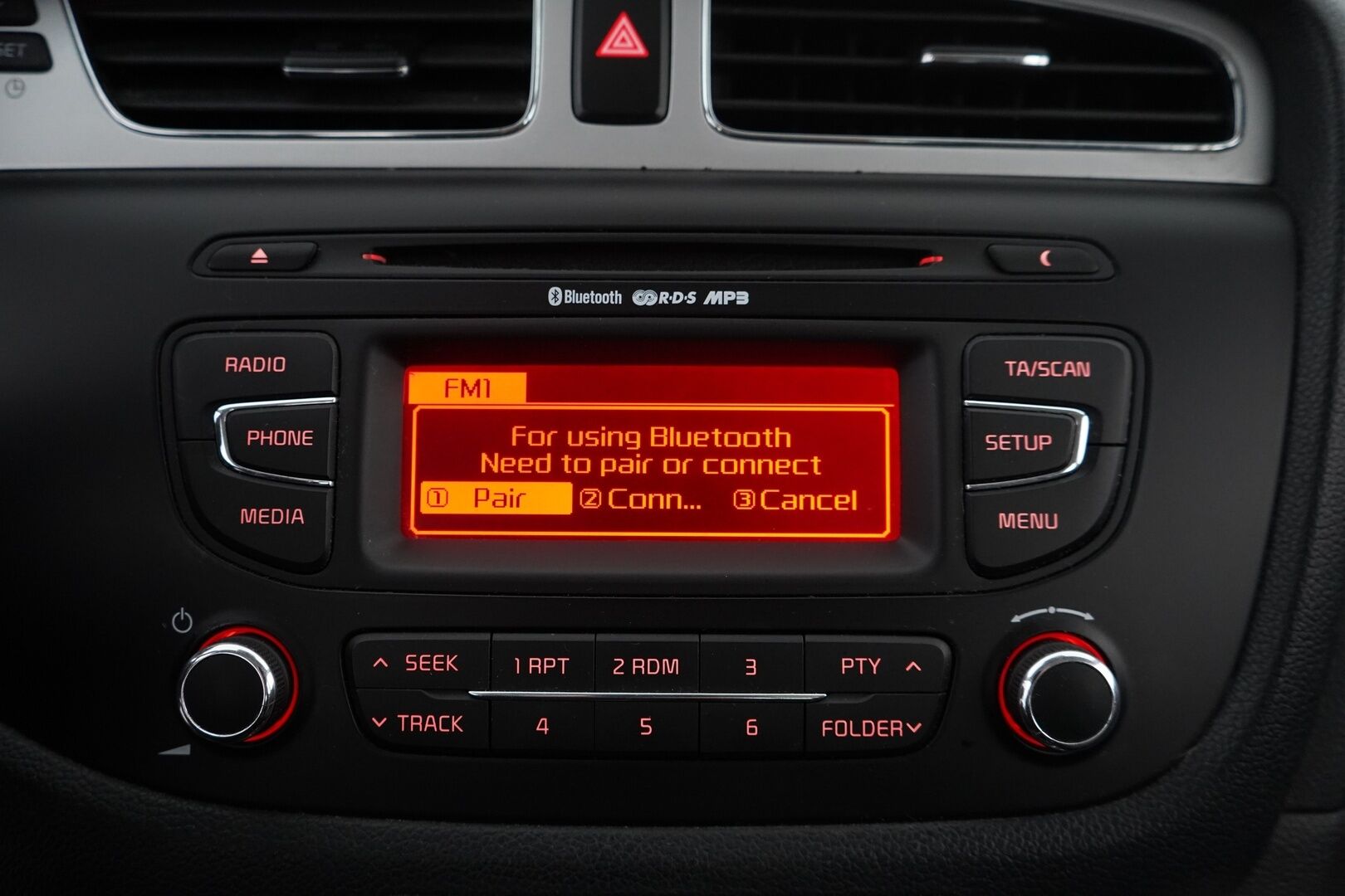 Kia cee'd 2013 1,6 EX SW DCT A/T *Ratinlämmitin / Lohko / Vakkari* - Juuri huollettu / Pitkä leima / Fiksut renkaat