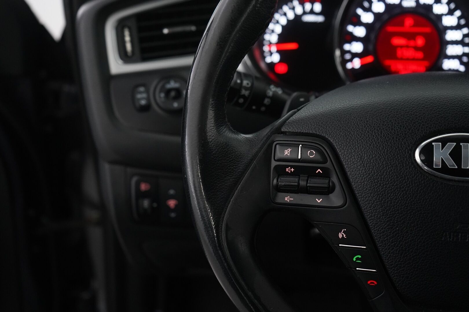 Kia cee'd 2013 1,6 EX SW DCT A/T *Ratinlämmitin / Lohko / Vakkari* - Juuri huollettu / Pitkä leima / Fiksut renkaat
