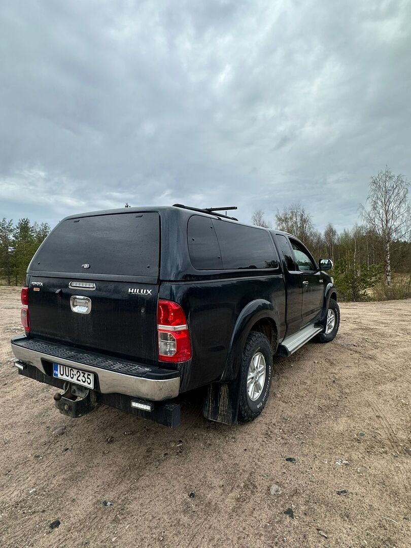 Toyota Hilux 2013 Extra Cab 2,5 D-4D 4WD 144 SR - Suomiauto | Webasto | Peruutuskamera | Lavakate | Koukku | Navi | Lisävalot | Näyttävä ja hyvin varusteltu!